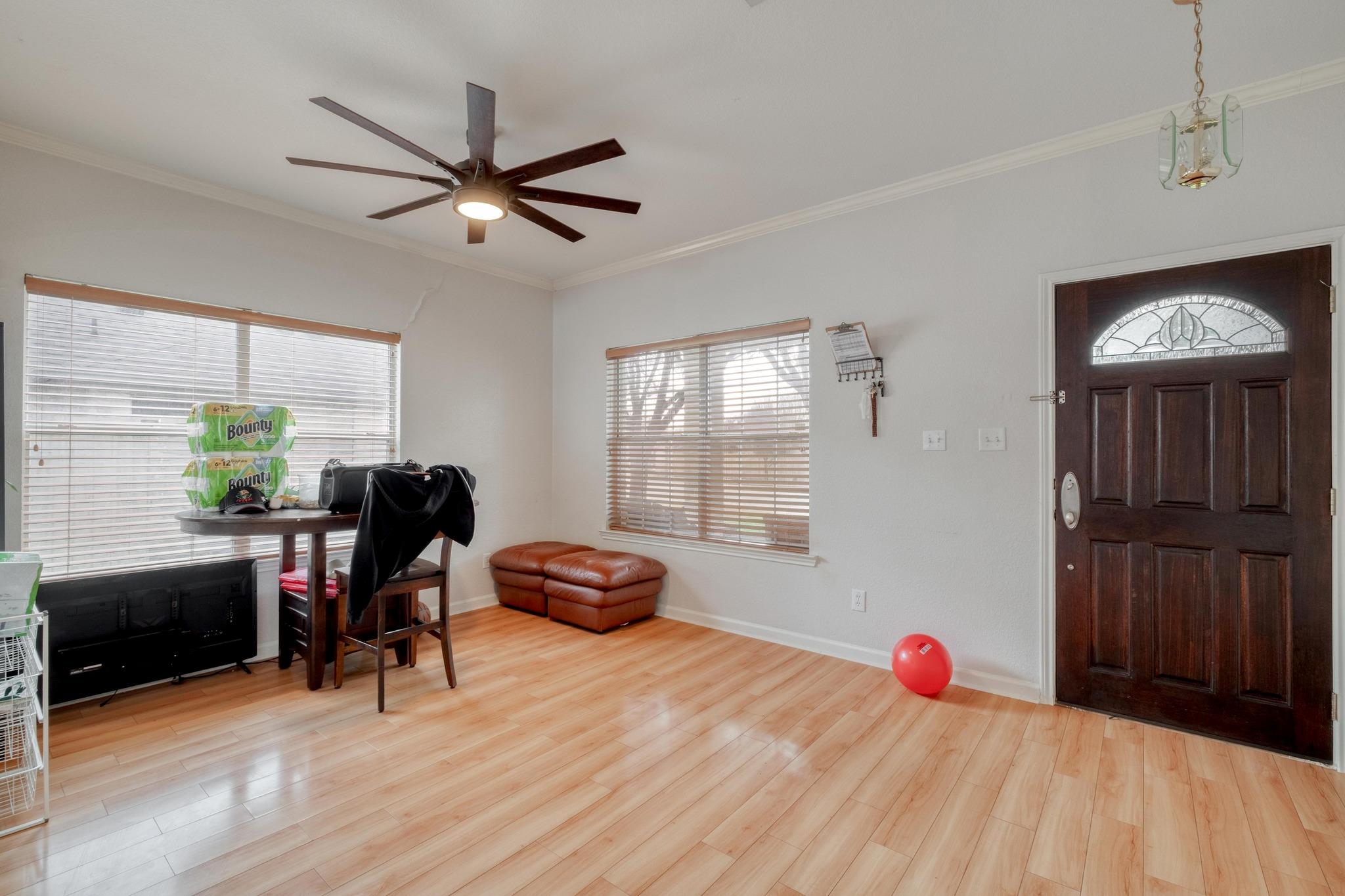 402 Split Oak Dr, Pflugerville, TX 78660