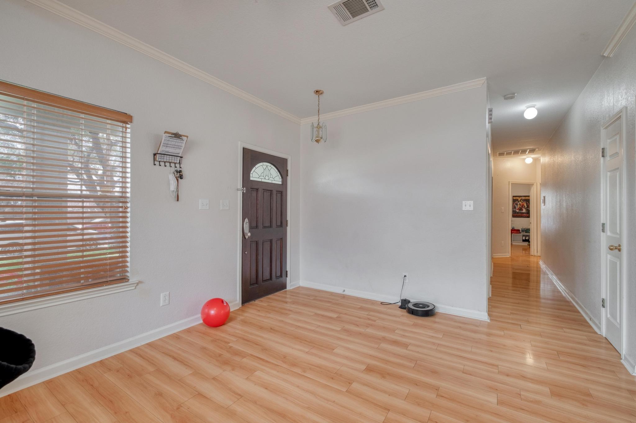 402 Split Oak Dr, Pflugerville, TX 78660