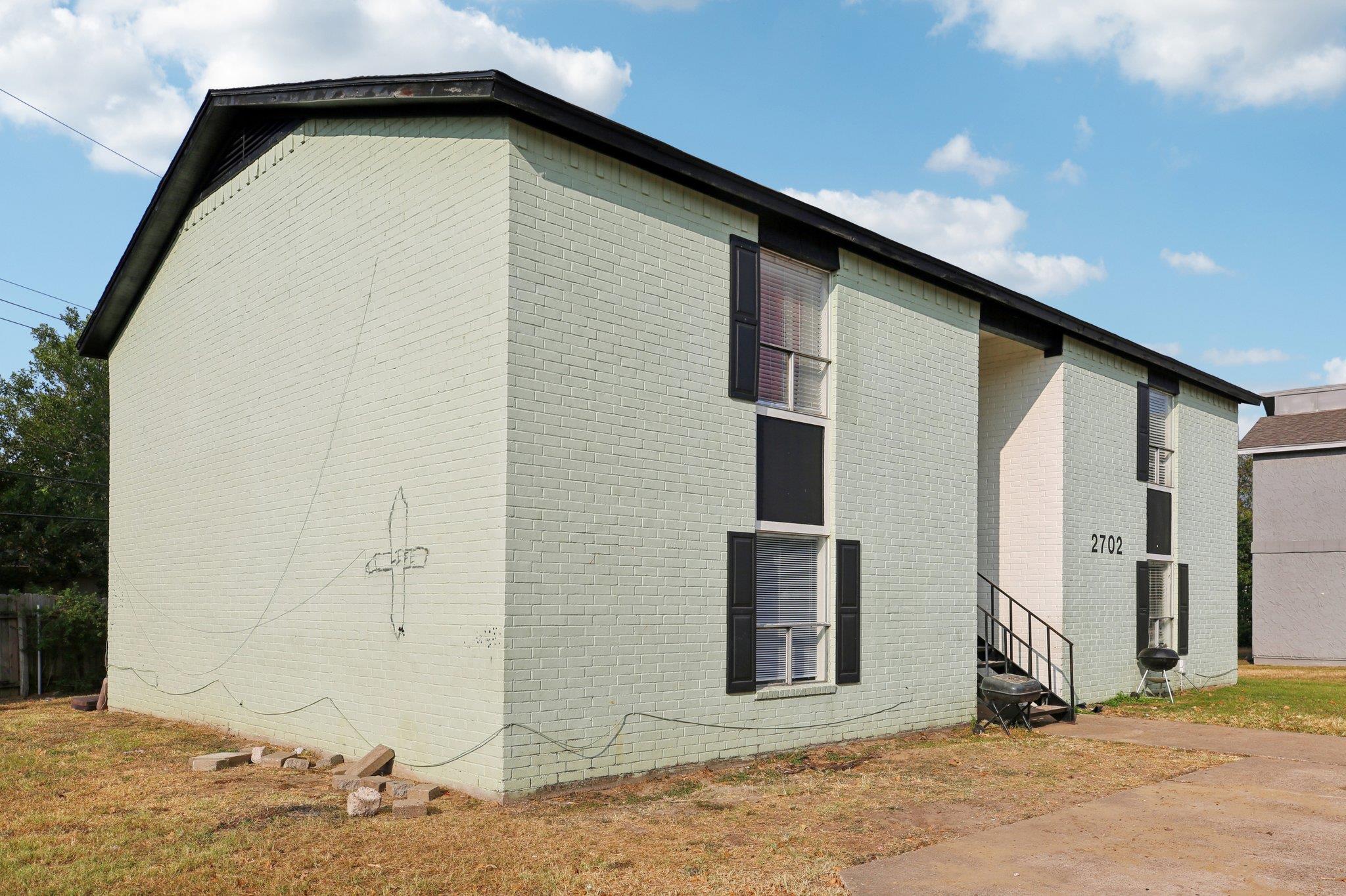 2702 Evergreen Cir, Bryan, TX 77801