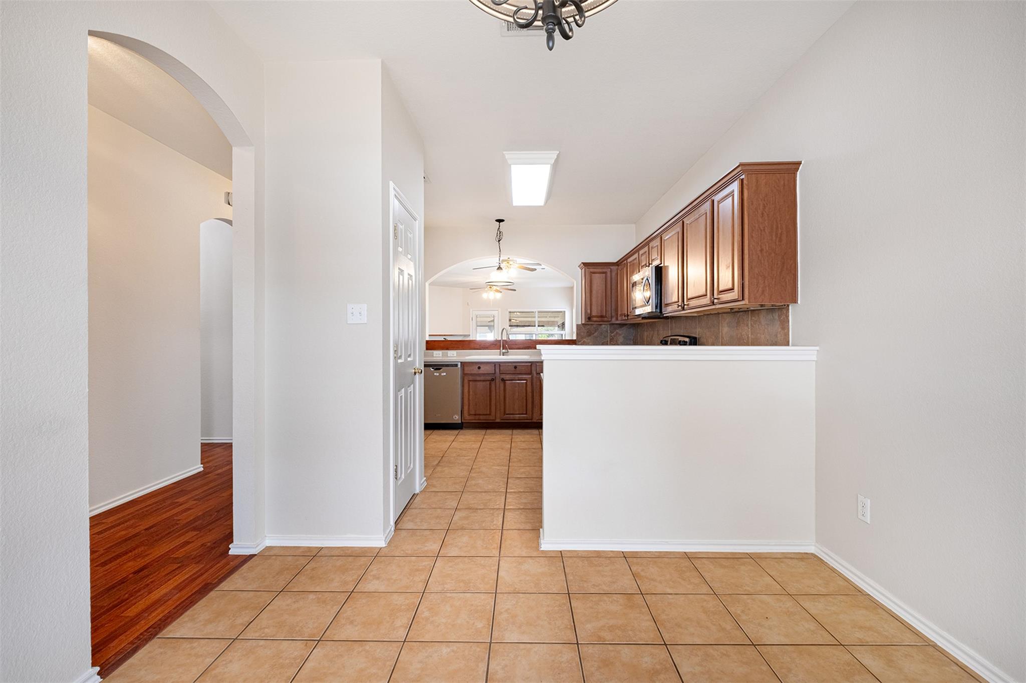 105 Almquist St, Hutto, TX 78634