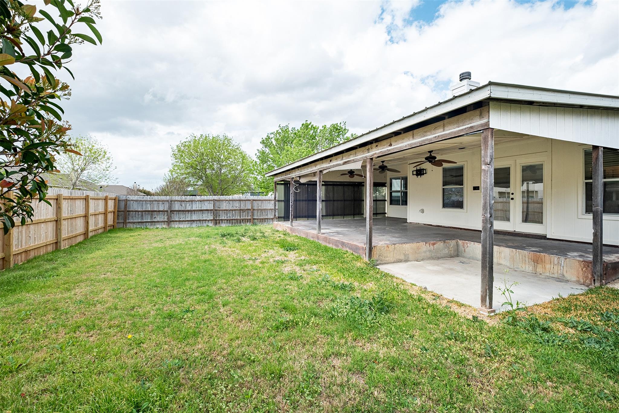 105 Almquist St, Hutto, TX 78634