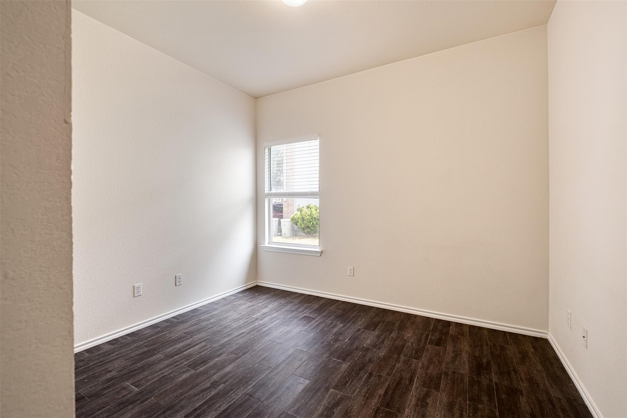 105 Almquist St, Hutto, TX 78634