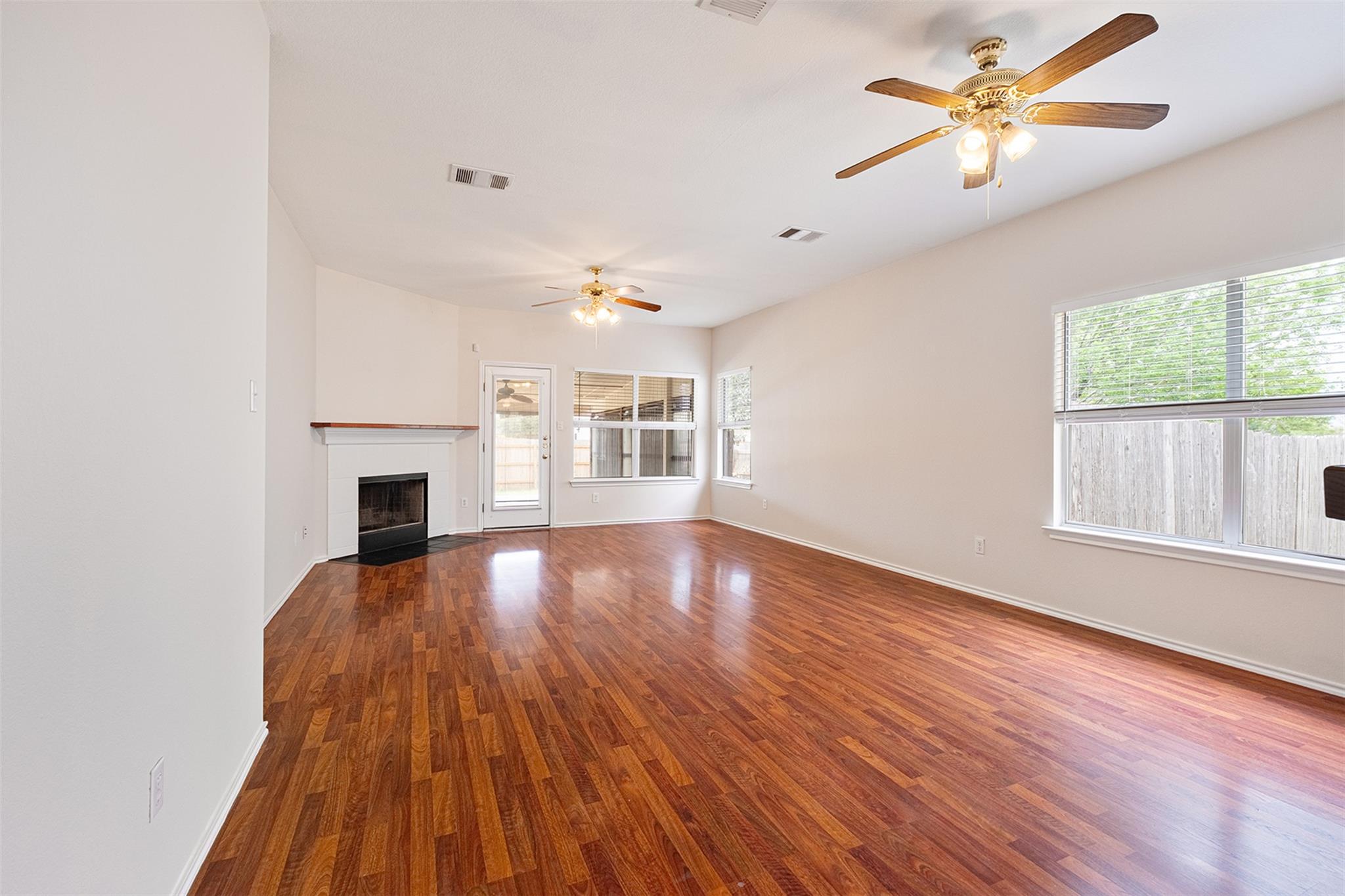 105 Almquist St, Hutto, TX 78634