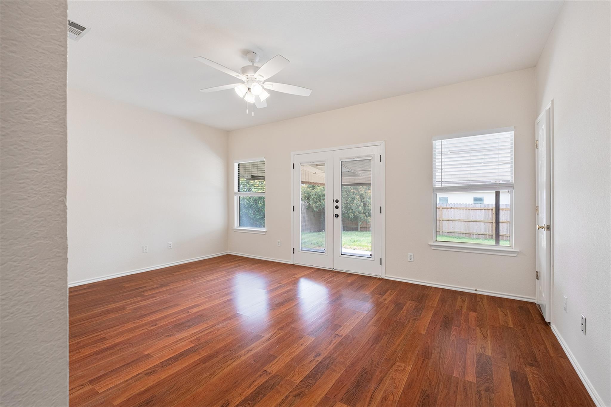 105 Almquist St, Hutto, TX 78634