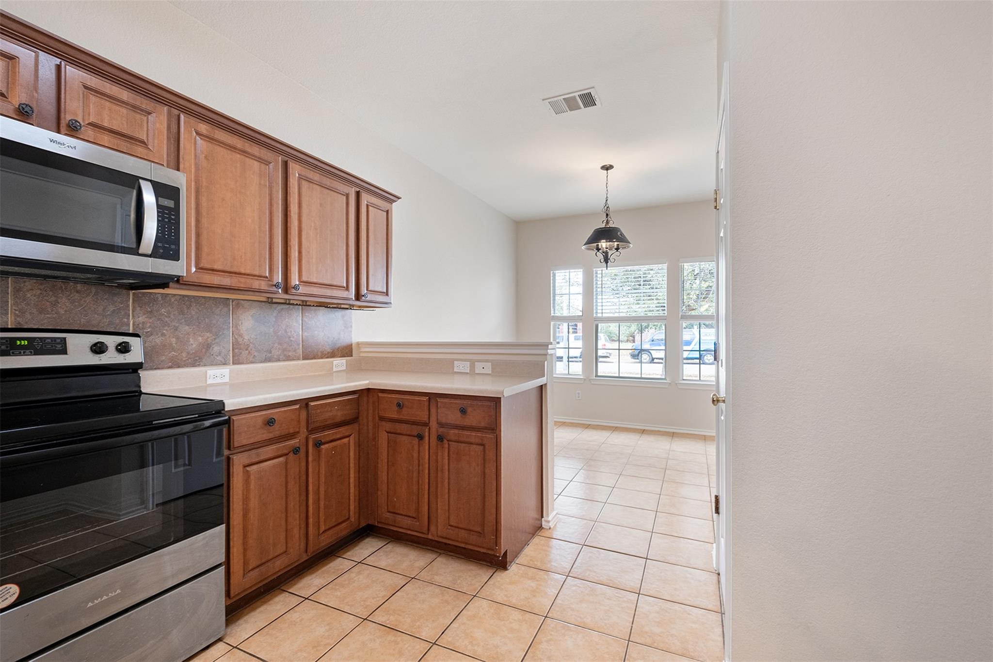 105 Almquist St, Hutto, TX 78634