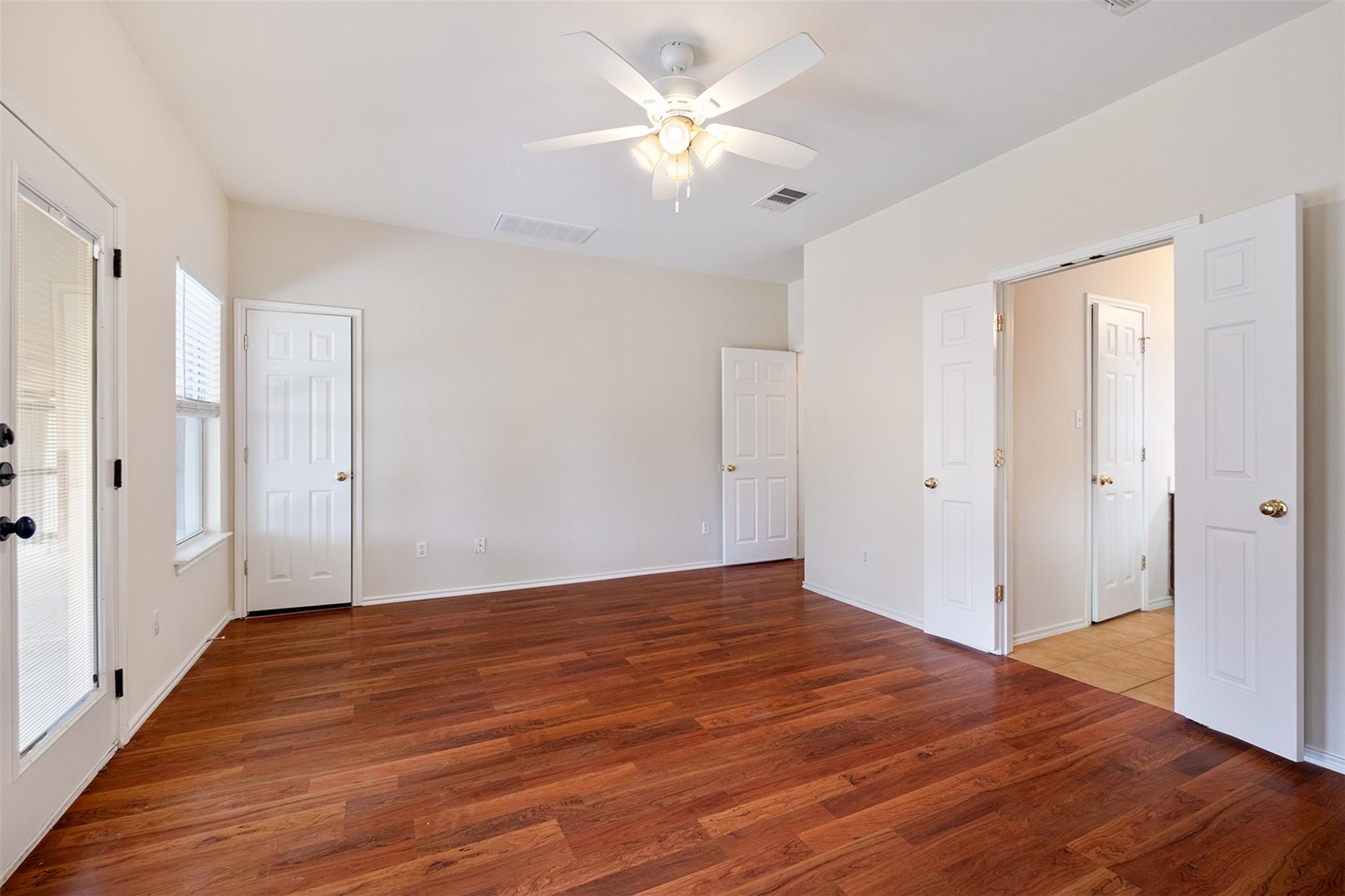 105 Almquist St, Hutto, TX 78634