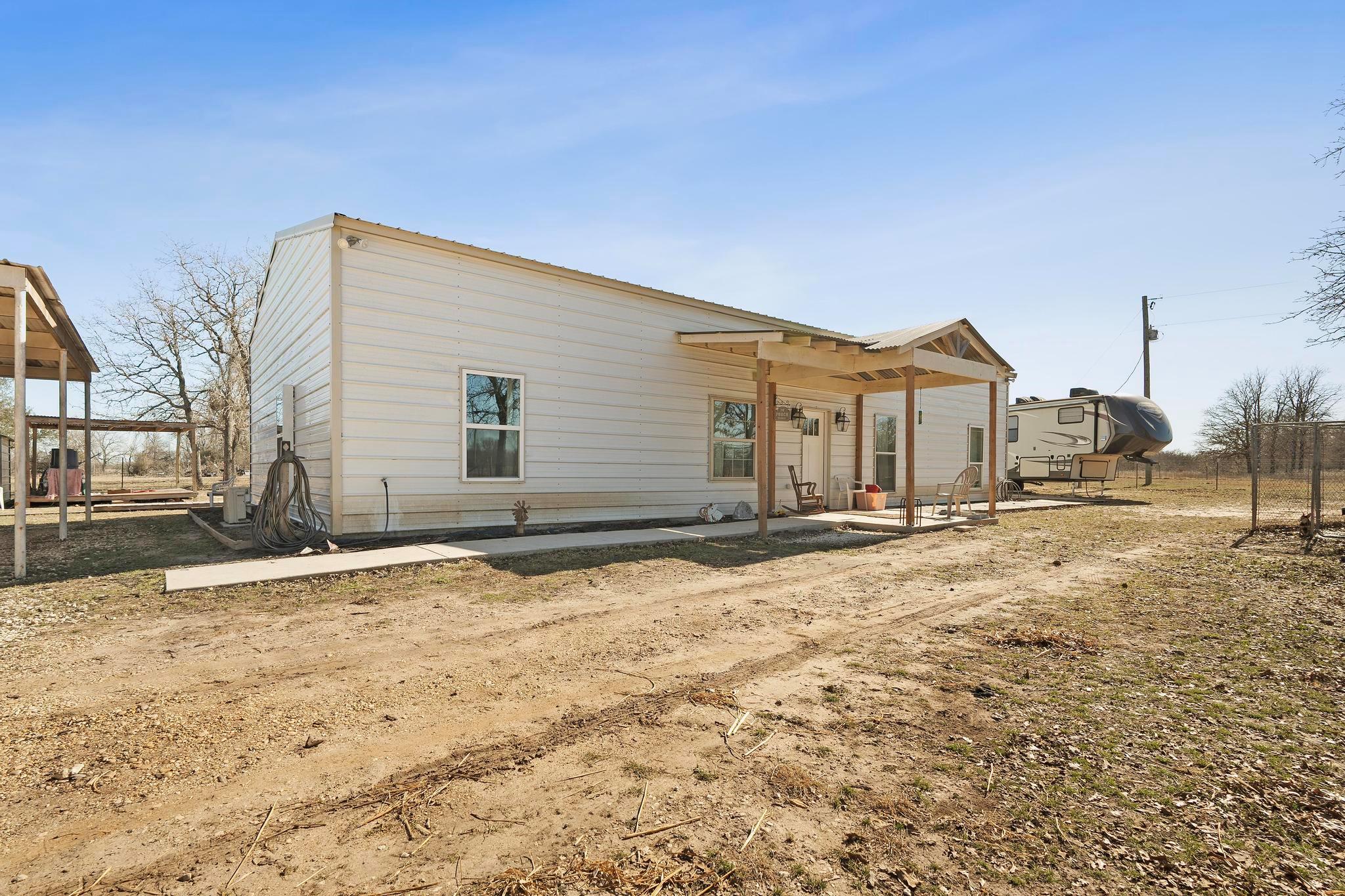 1105 County Road 422, Bartlett, TX 76511