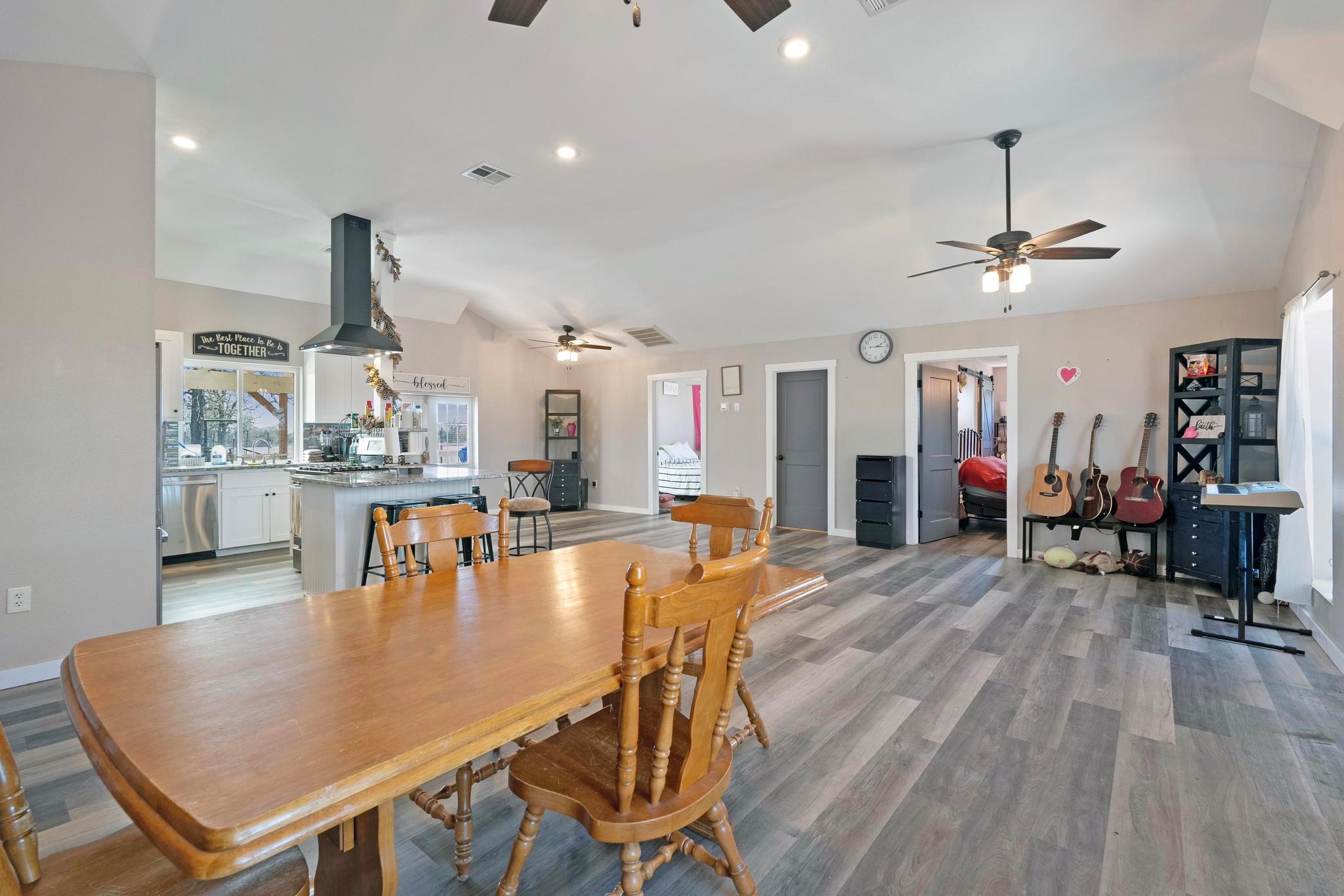 1105 County Road 422, Bartlett, TX 76511