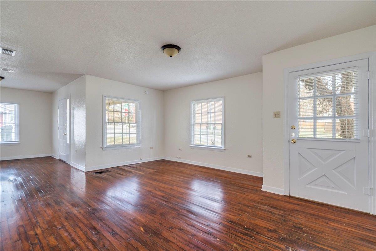 1119 N LBJ Dr, San Marcos, TX 78666