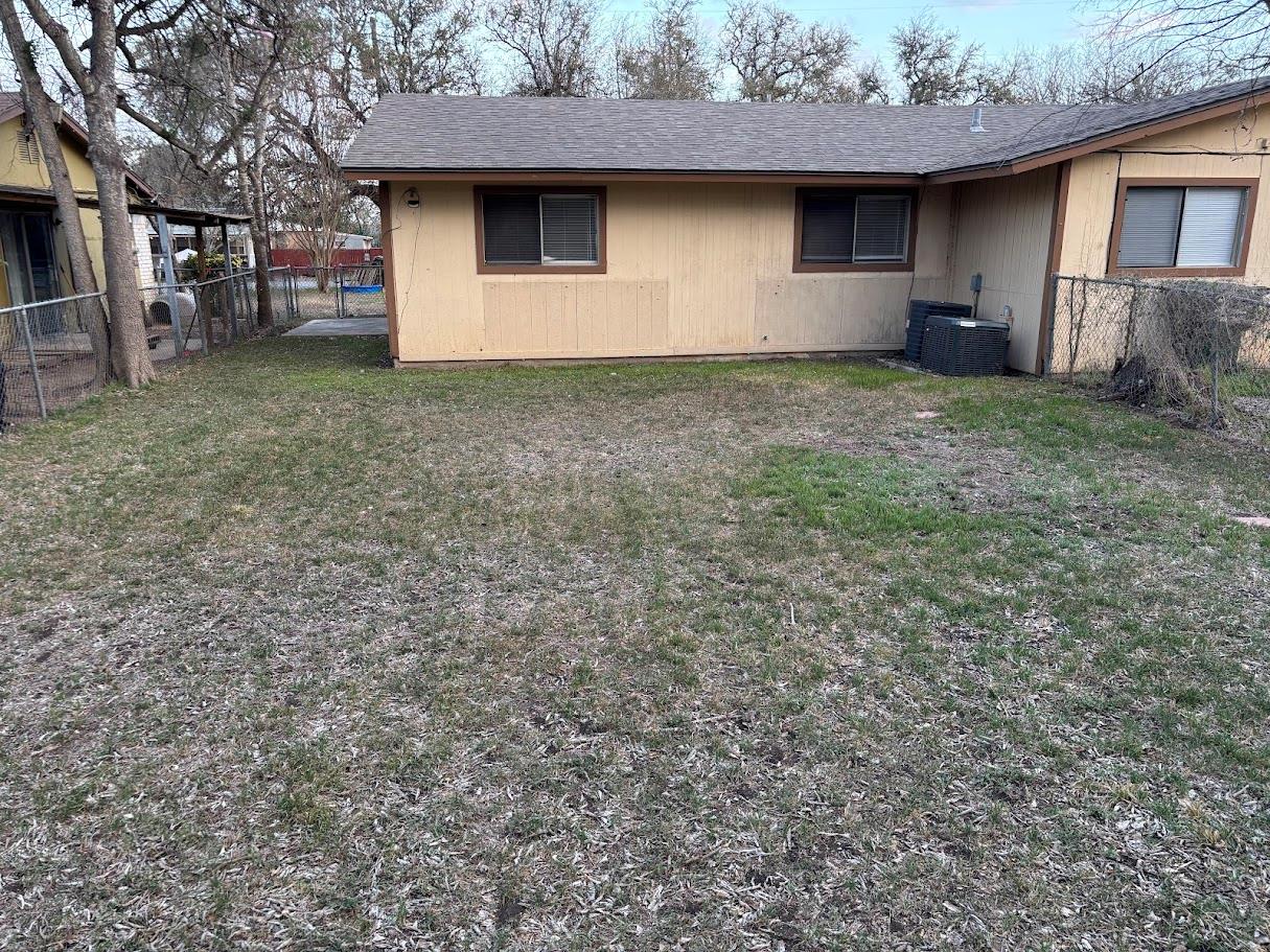 419 Live Oak St, Kyle, TX 78640