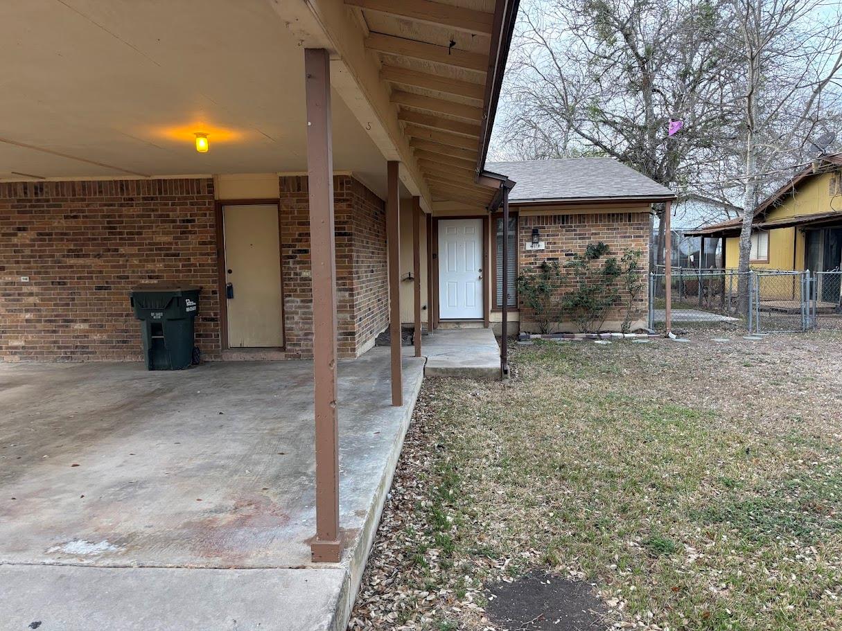 419 Live Oak St, Kyle, TX 78640