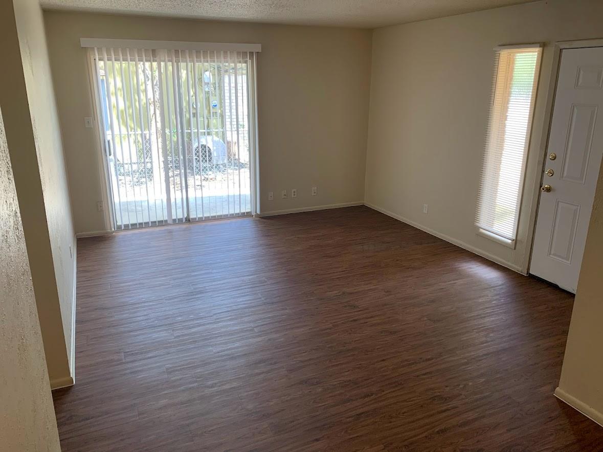 419 Live Oak St, Kyle, TX 78640