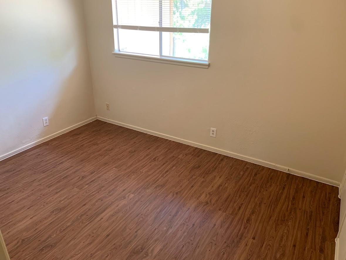 419 Live Oak St, Kyle, TX 78640