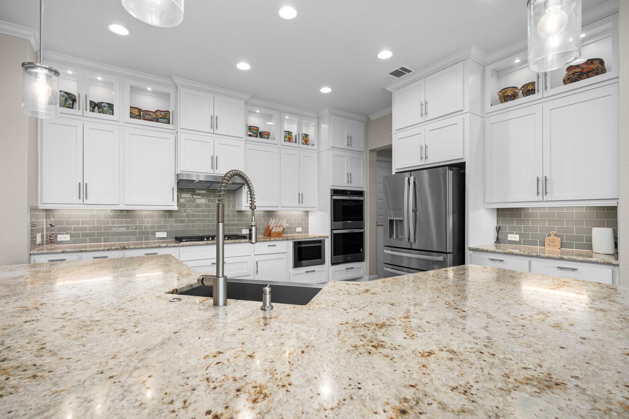 104 Crossfire Cv, Liberty Hill, TX 78642