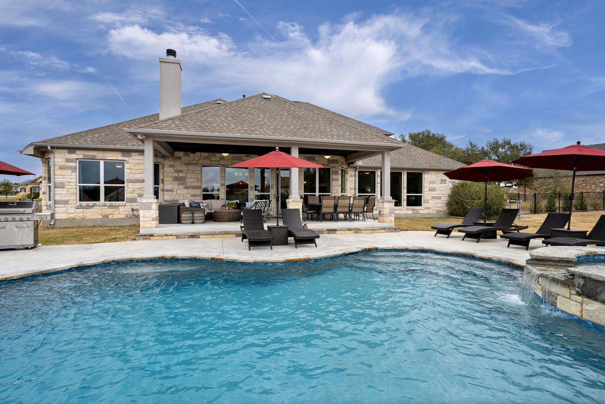 104 Crossfire Cv, Liberty Hill, TX 78642