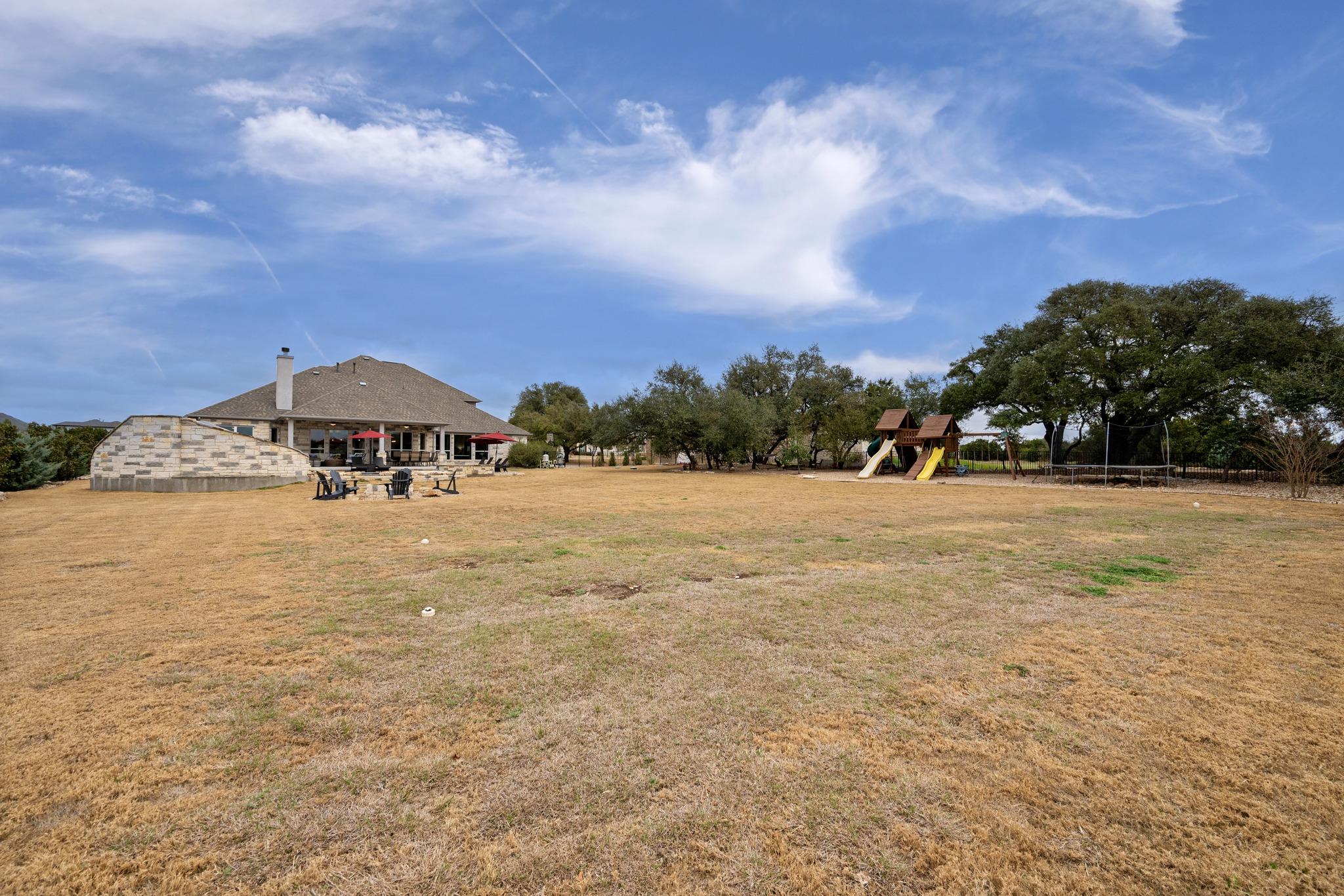 104 Crossfire Cv, Liberty Hill, TX 78642