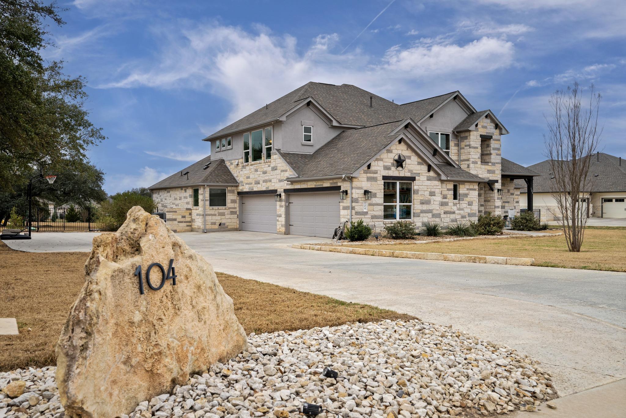 104 Crossfire Cv, Liberty Hill, TX 78642