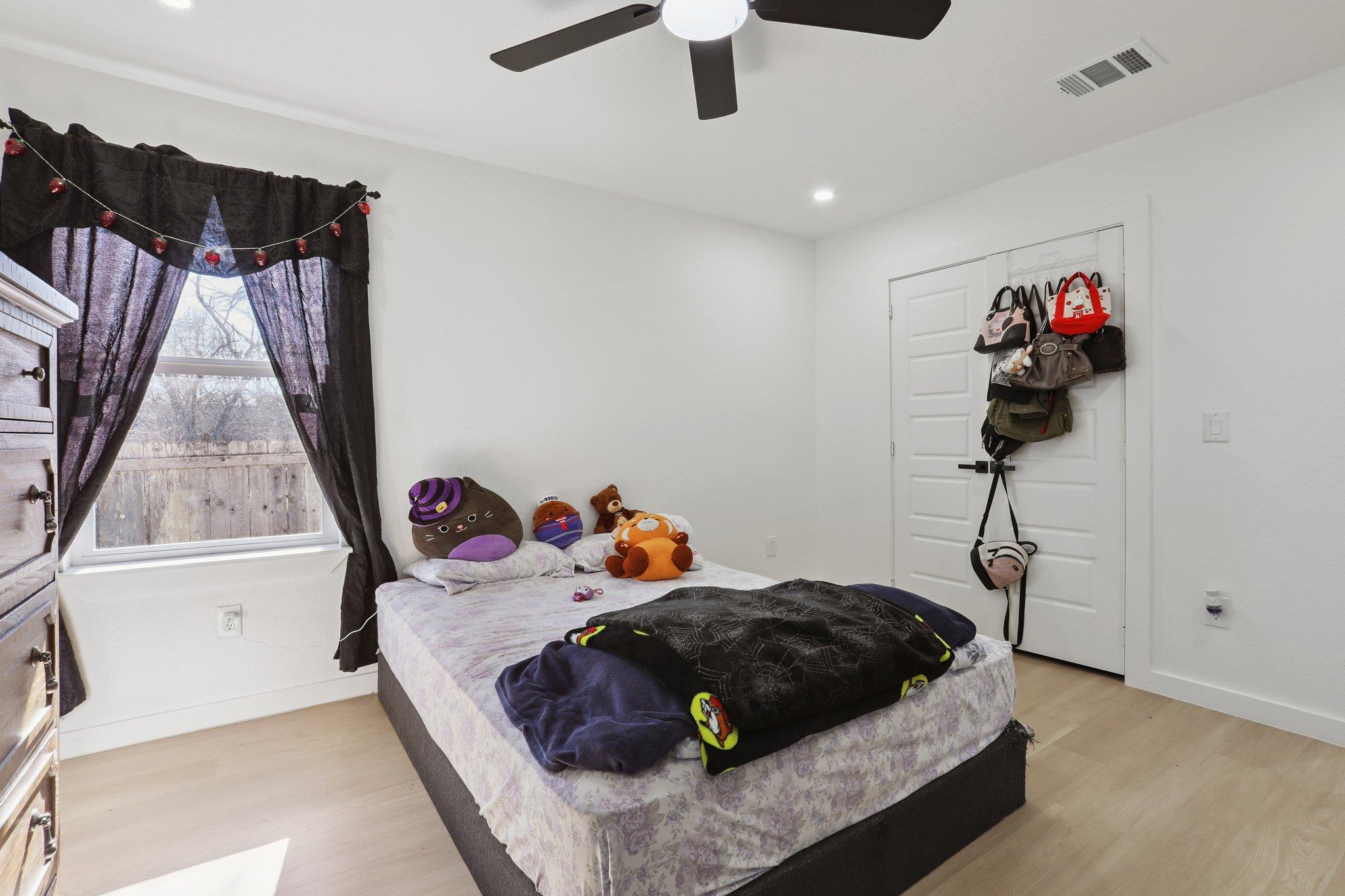 194 Tulipan Ln, Dale, TX 78616