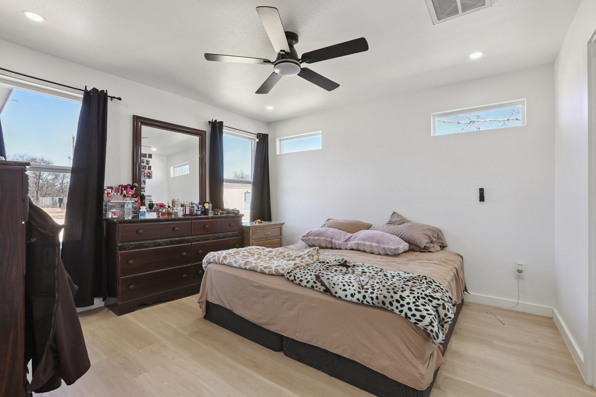 194 Tulipan Ln, Dale, TX 78616