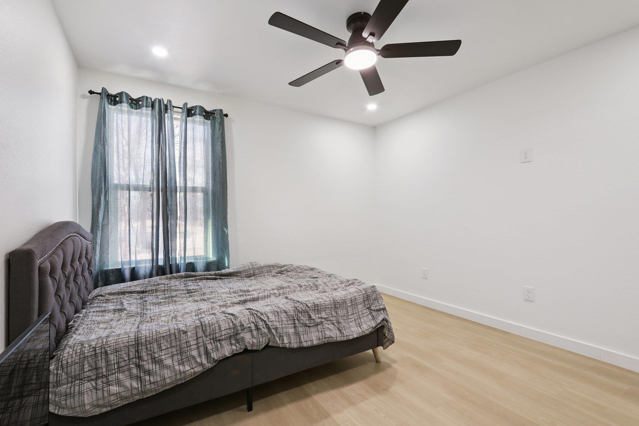 194 Tulipan Ln, Dale, TX 78616