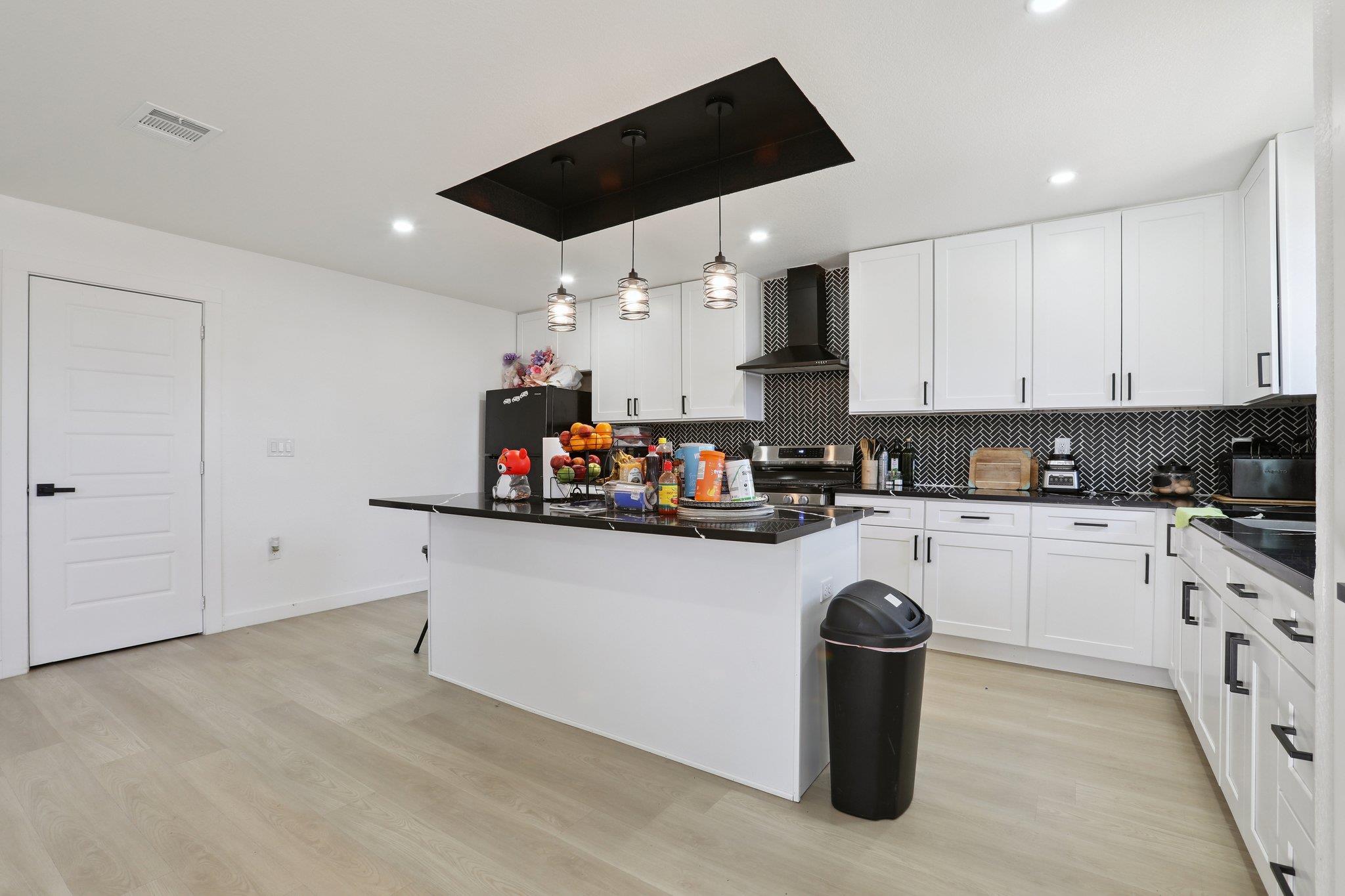 194 Tulipan Ln, Dale, TX 78616