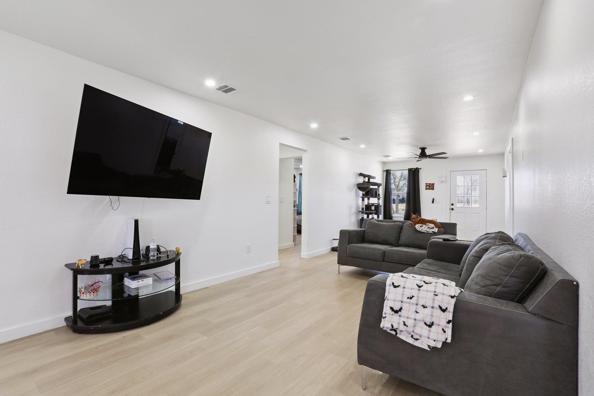 194 Tulipan Ln, Dale, TX 78616