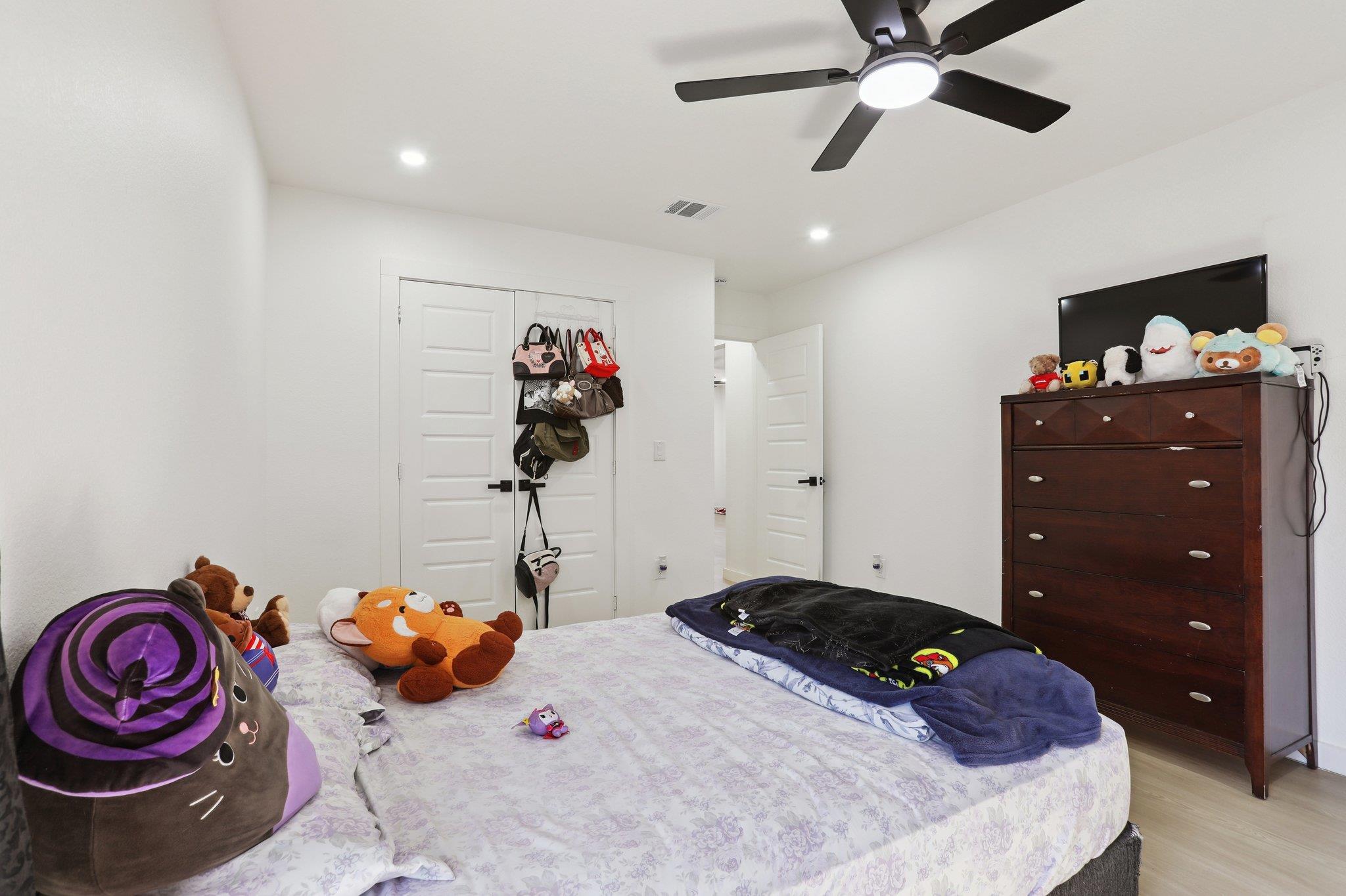 194 Tulipan Ln, Dale, TX 78616