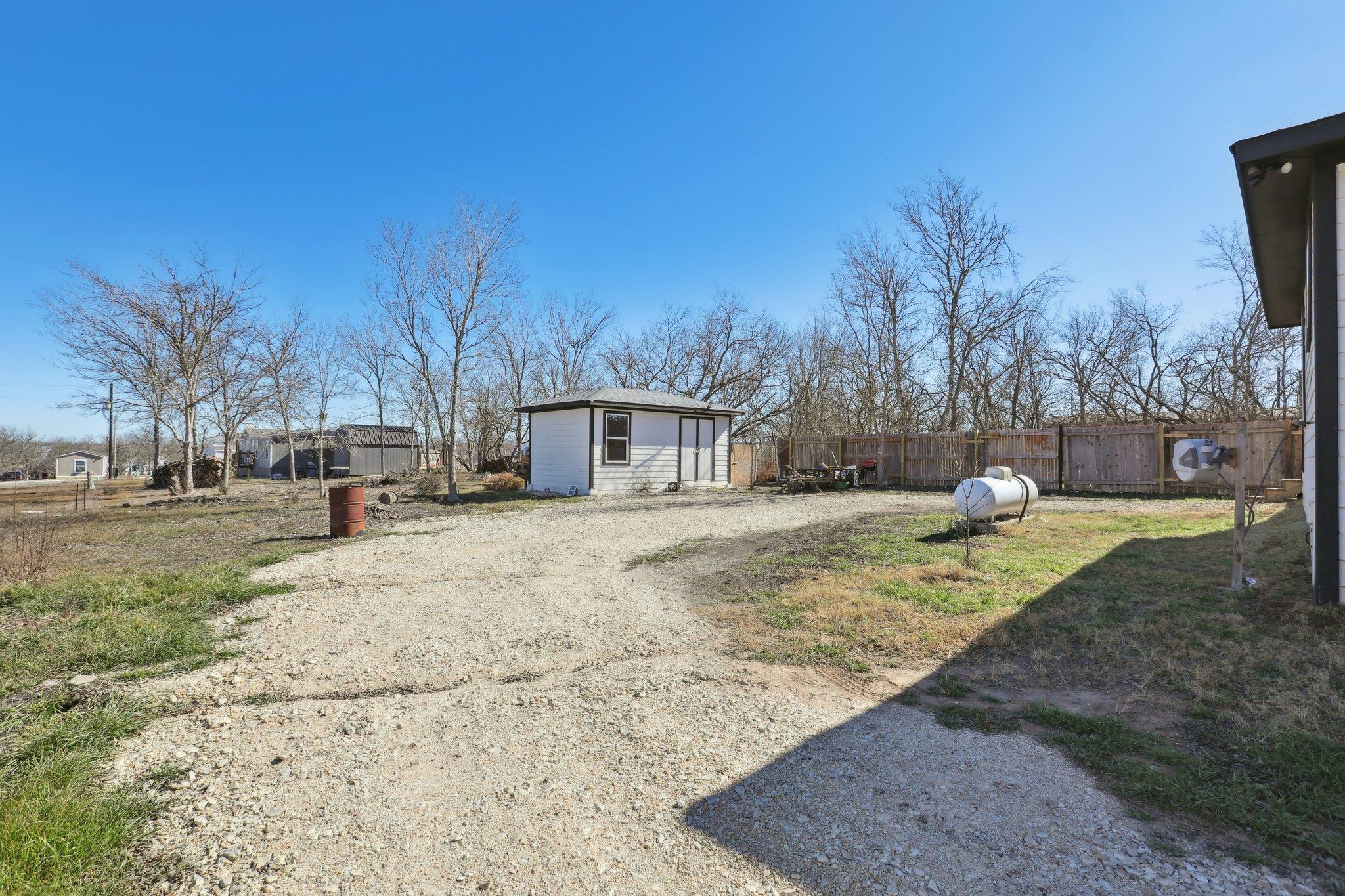 194 Tulipan Ln, Dale, TX 78616