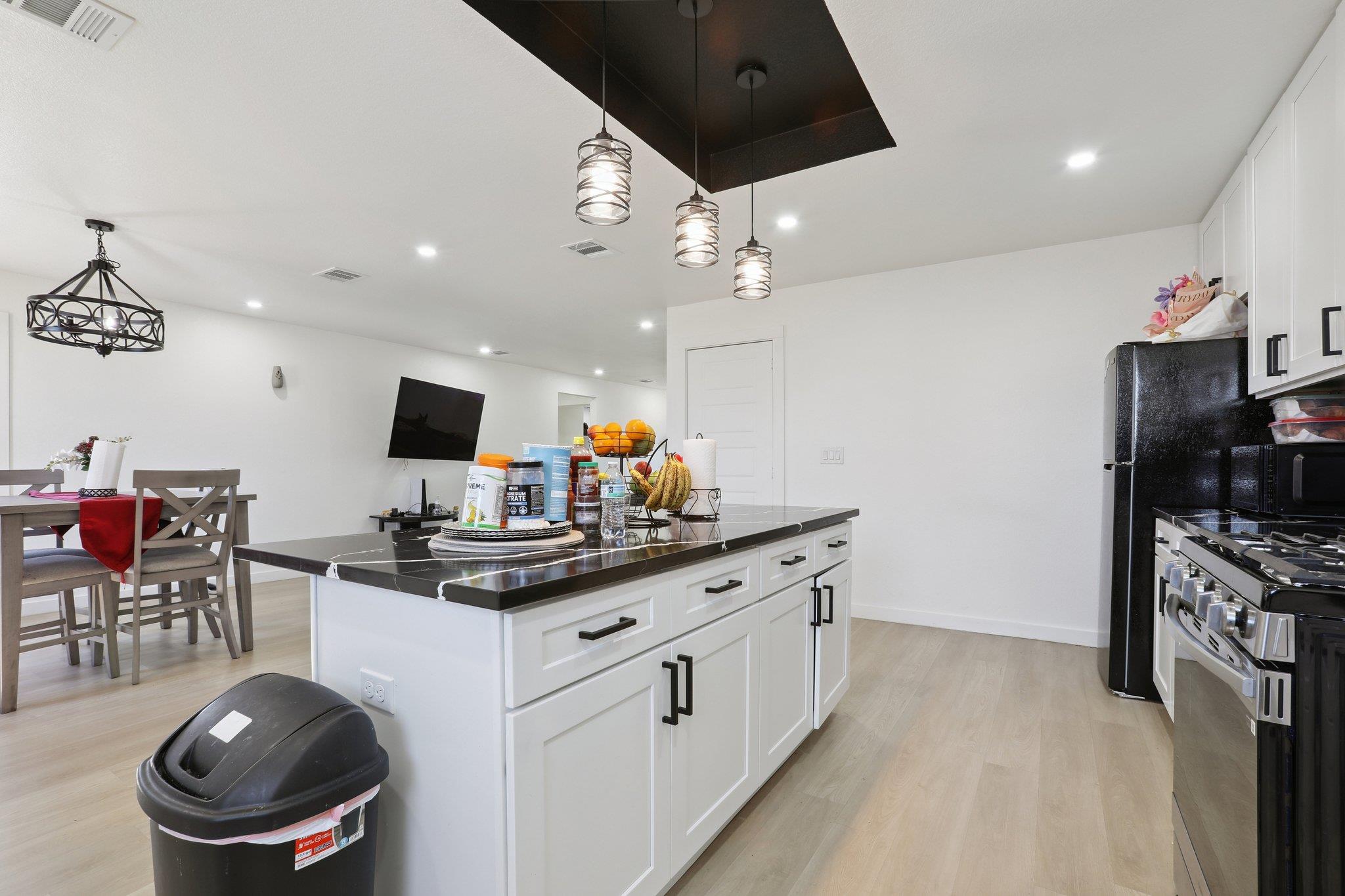 194 Tulipan Ln, Dale, TX 78616