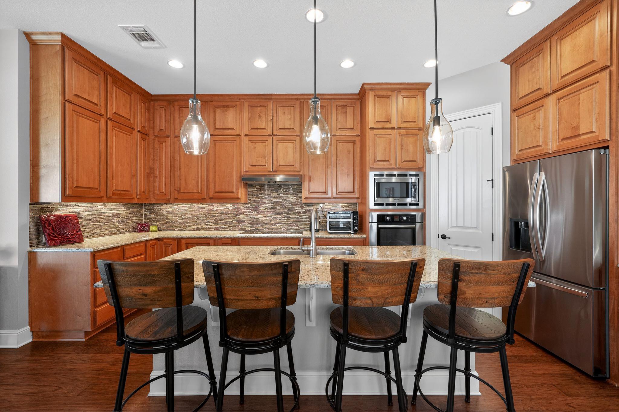 8 Prestonwood Cir, Lakeway, TX 78734