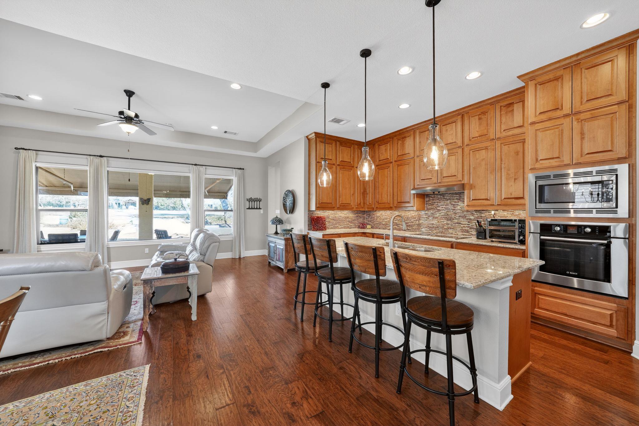 8 Prestonwood Cir, Lakeway, TX 78734