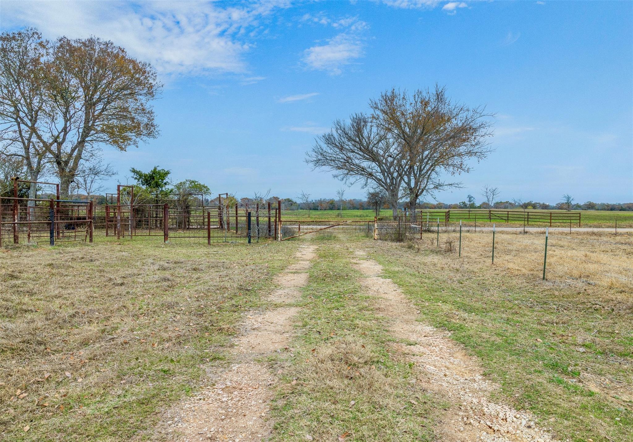 2150 CR 412, Lexington, TX 78947