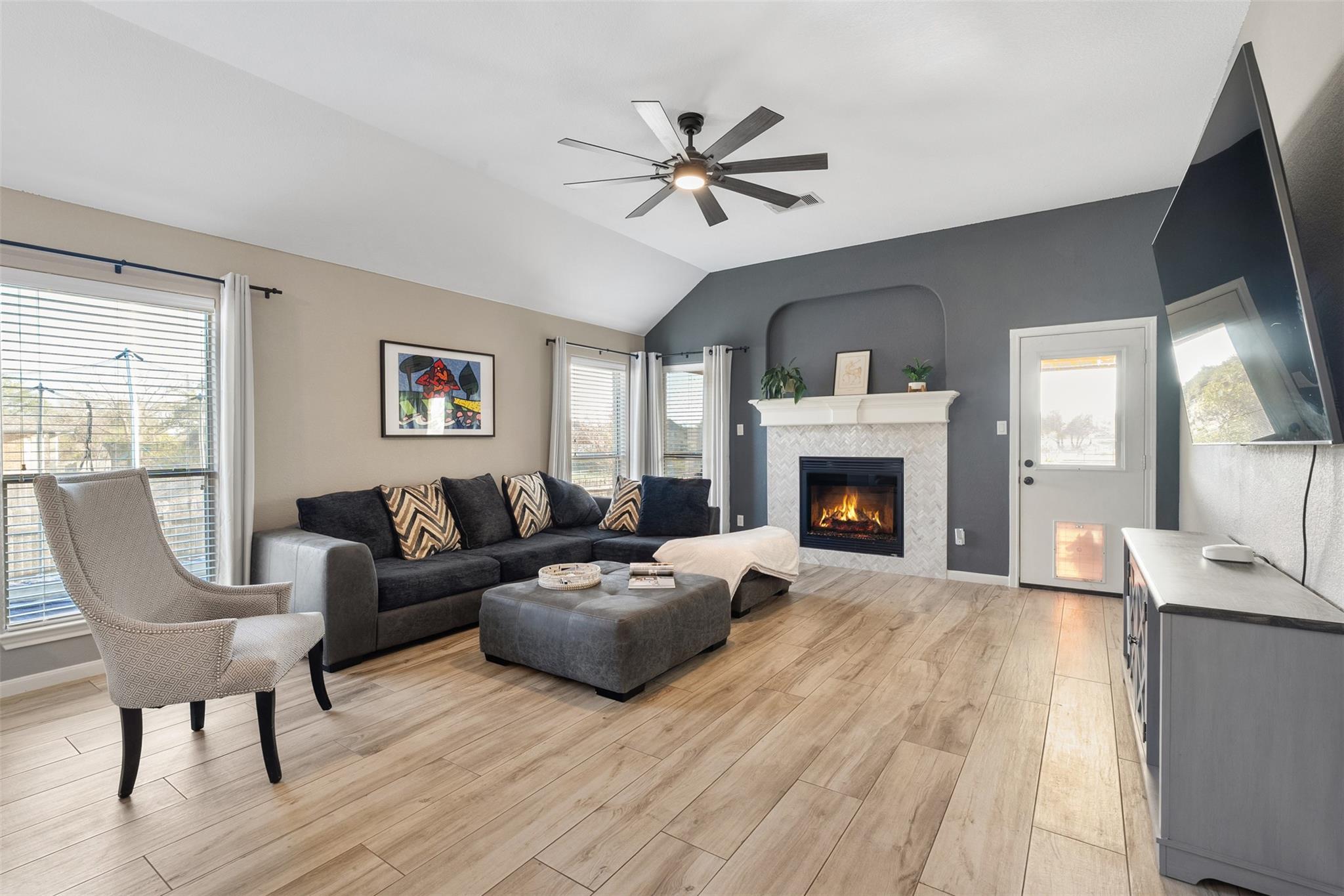 407 Victoria Dr, Cedar Park, TX 78613