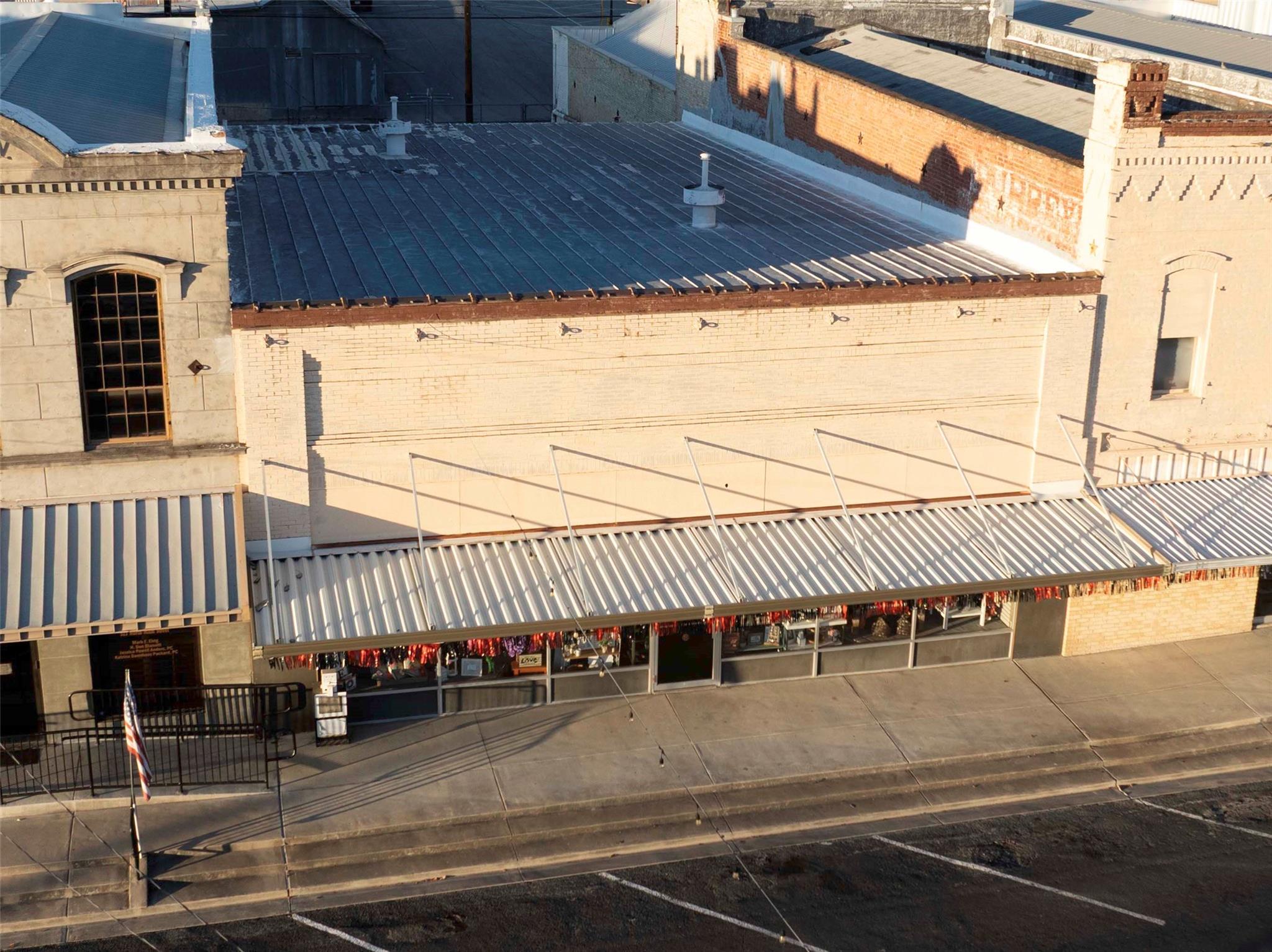 520 N Main St, Schulenburg, TX 78956