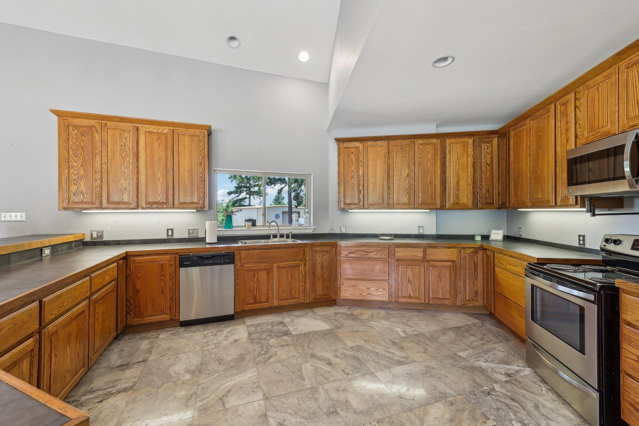 129 Country Air Dr, Bastrop, TX 78602