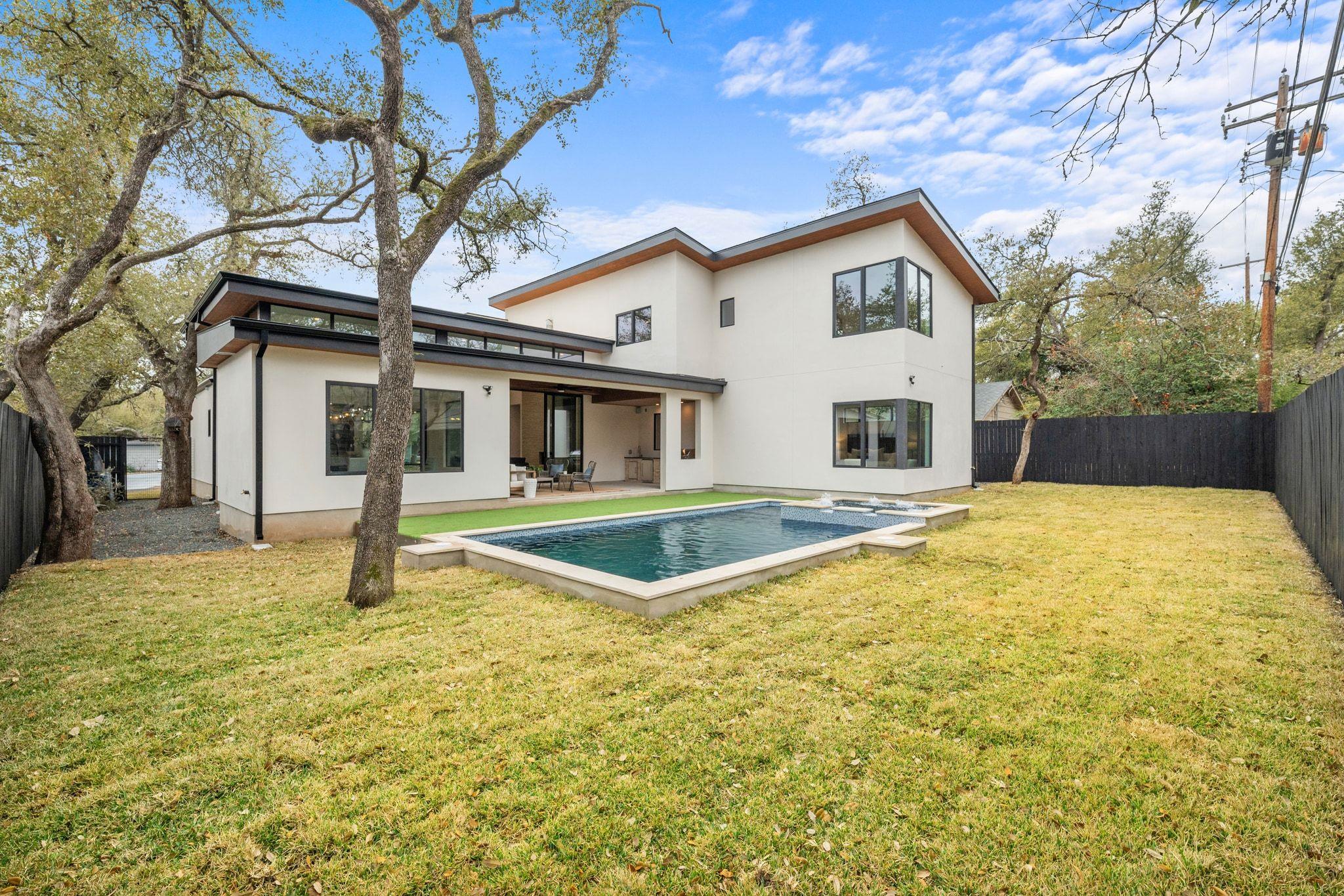 4216 Deepwoods Dr, Austin, TX 78731