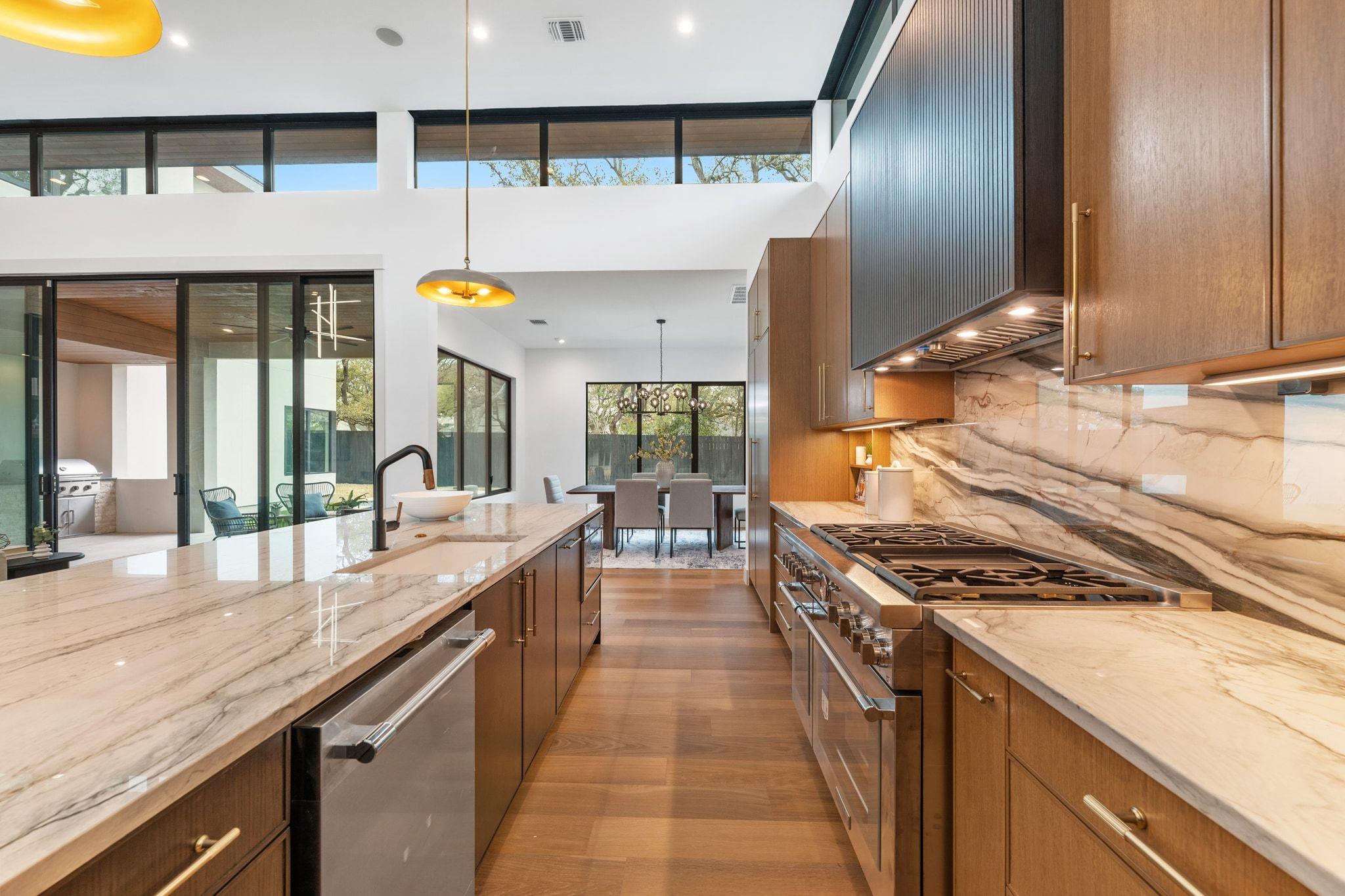 4216 Deepwoods Dr, Austin, TX 78731