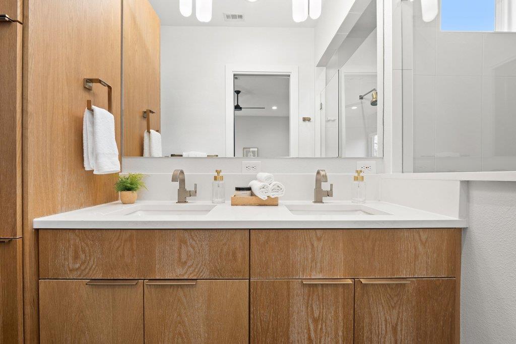 928 E 53rd 1/2 St # 1, Austin, TX 78751