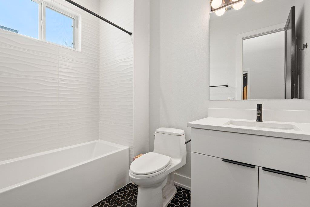 928 E 53rd 1/2 St # 1, Austin, TX 78751