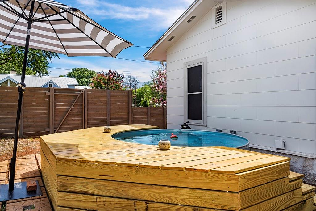 510 N Orange St, Fredericksburg, TX 78624