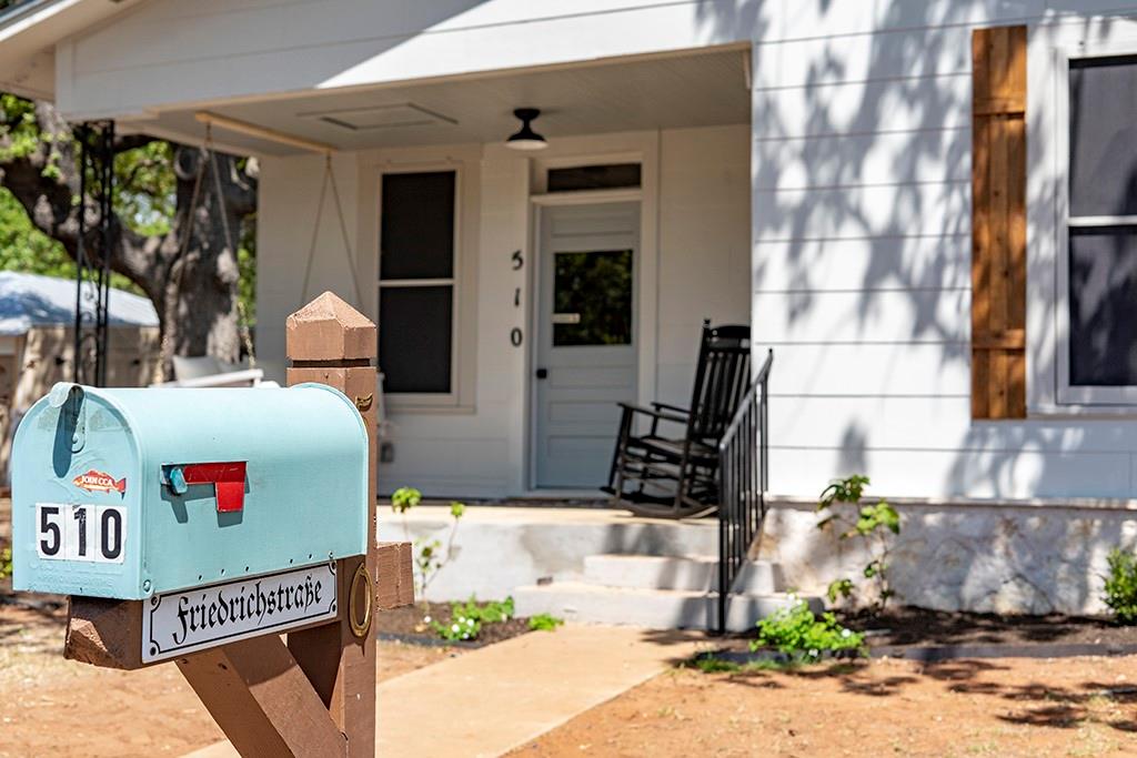 510 N Orange St, Fredericksburg, TX 78624