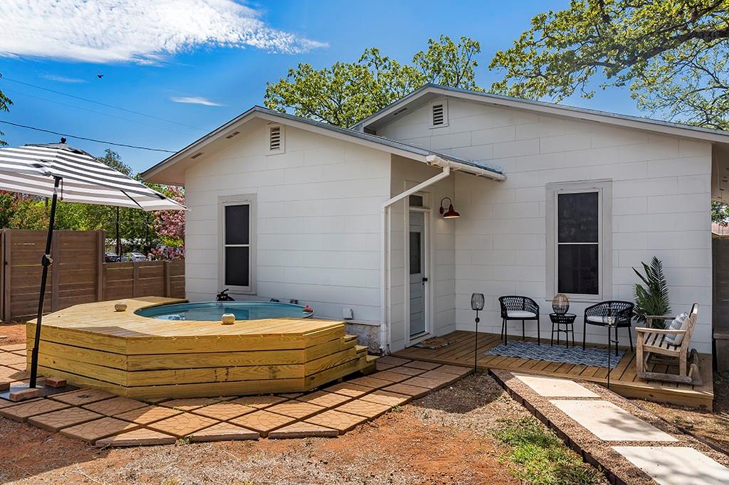 510 N Orange St, Fredericksburg, TX 78624