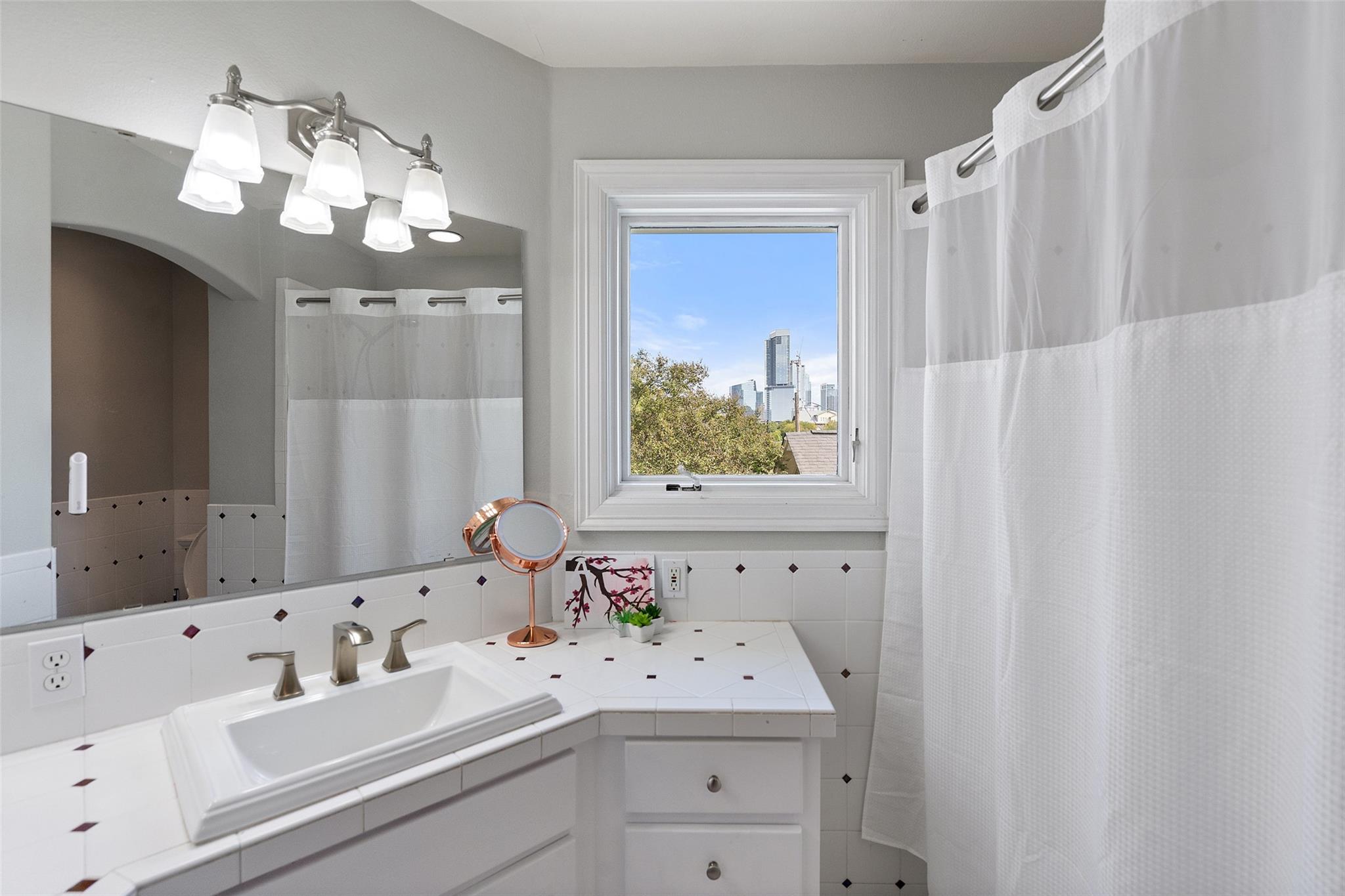 1411 W 10th St, Austin, TX 78703