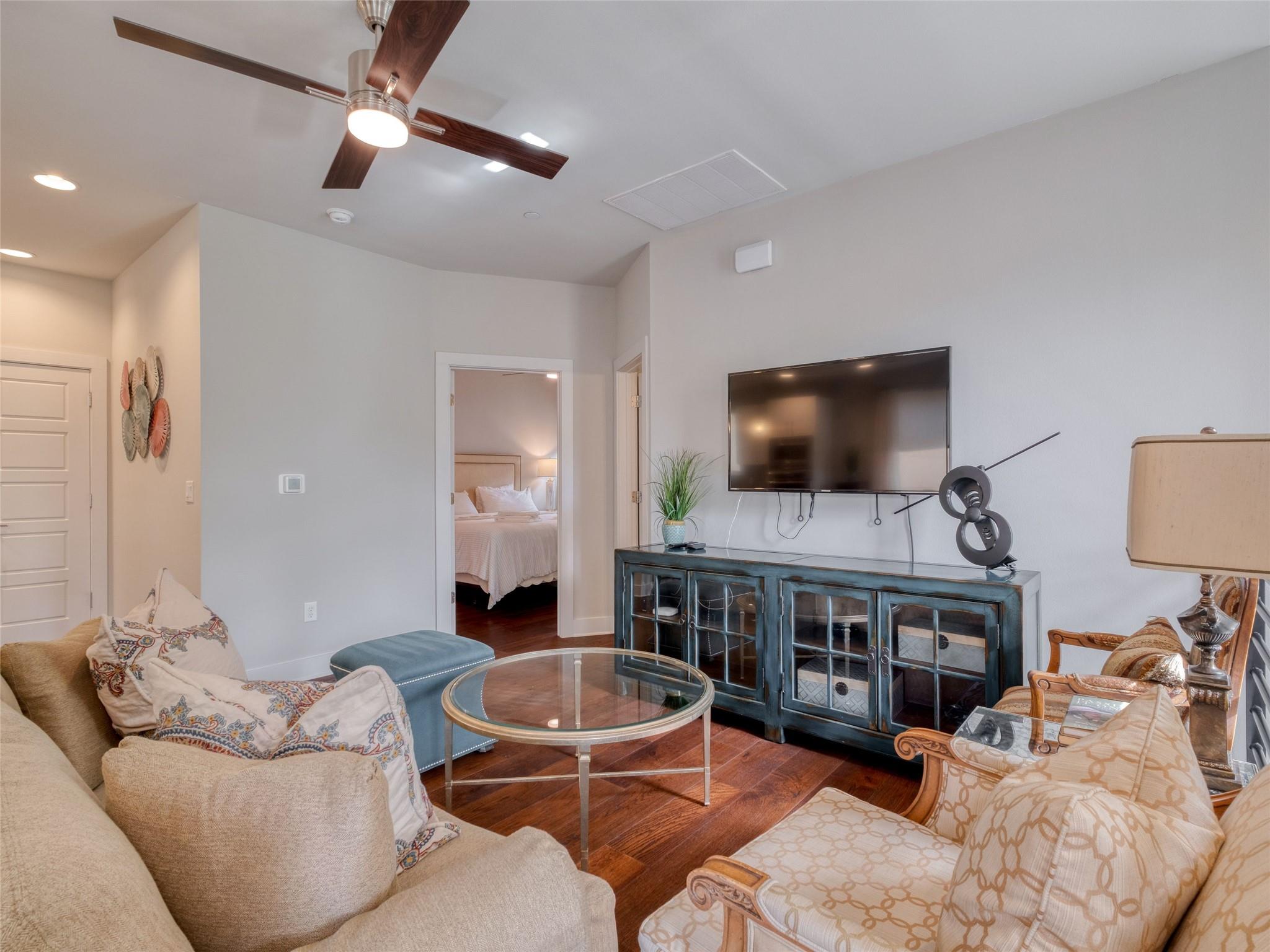 1205 Elm St # 8, Austin, TX 78703