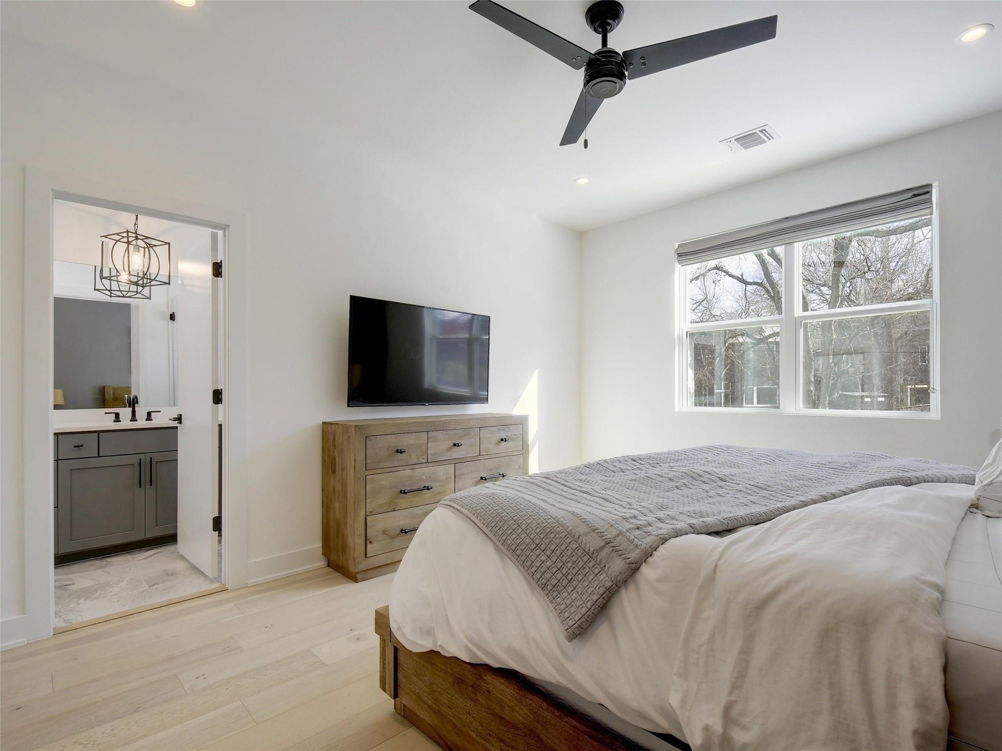 1411 Cometa St # B, Austin, TX 78721