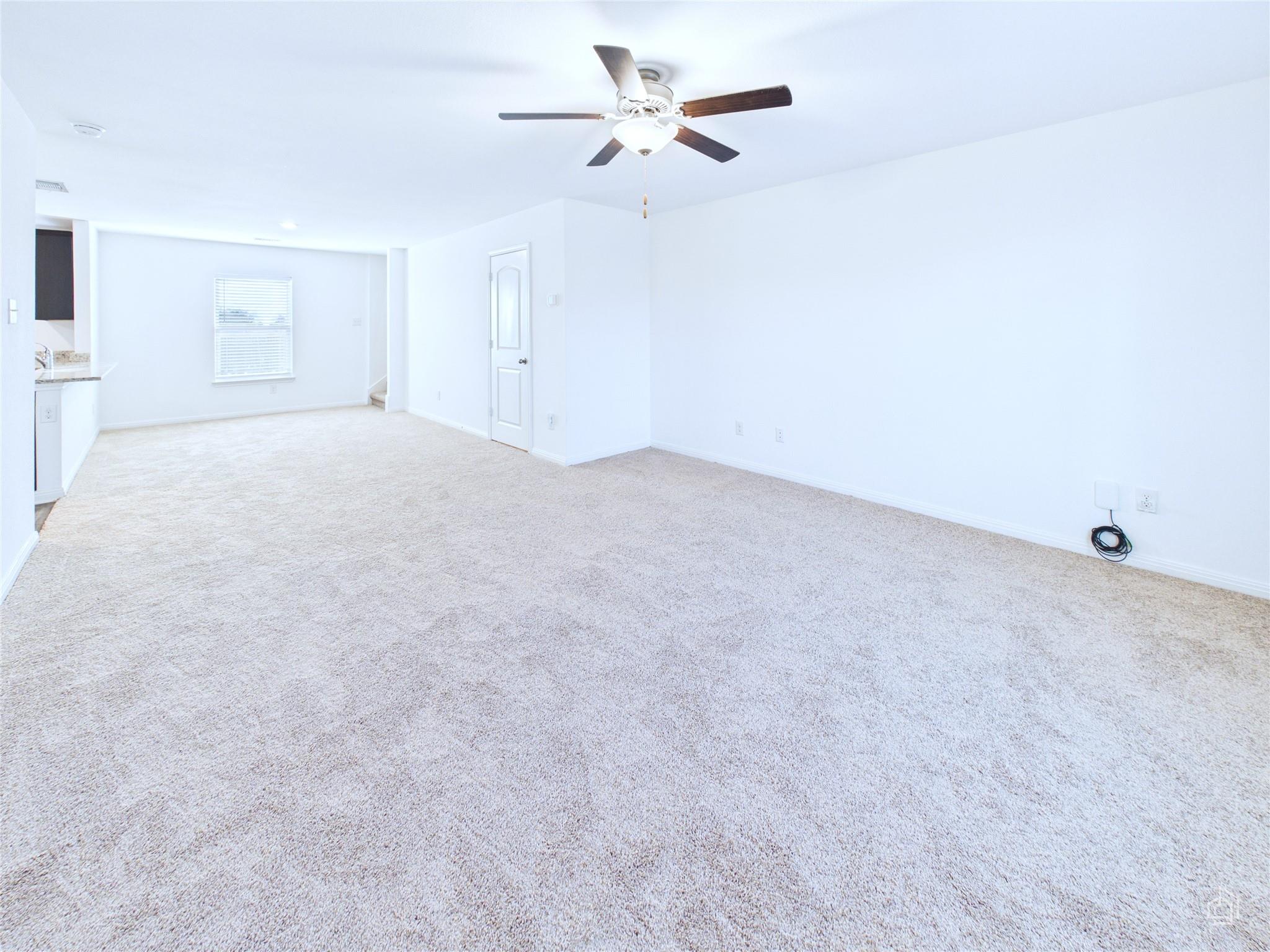 525 Riverdale Dr, Jarrell, TX 76537