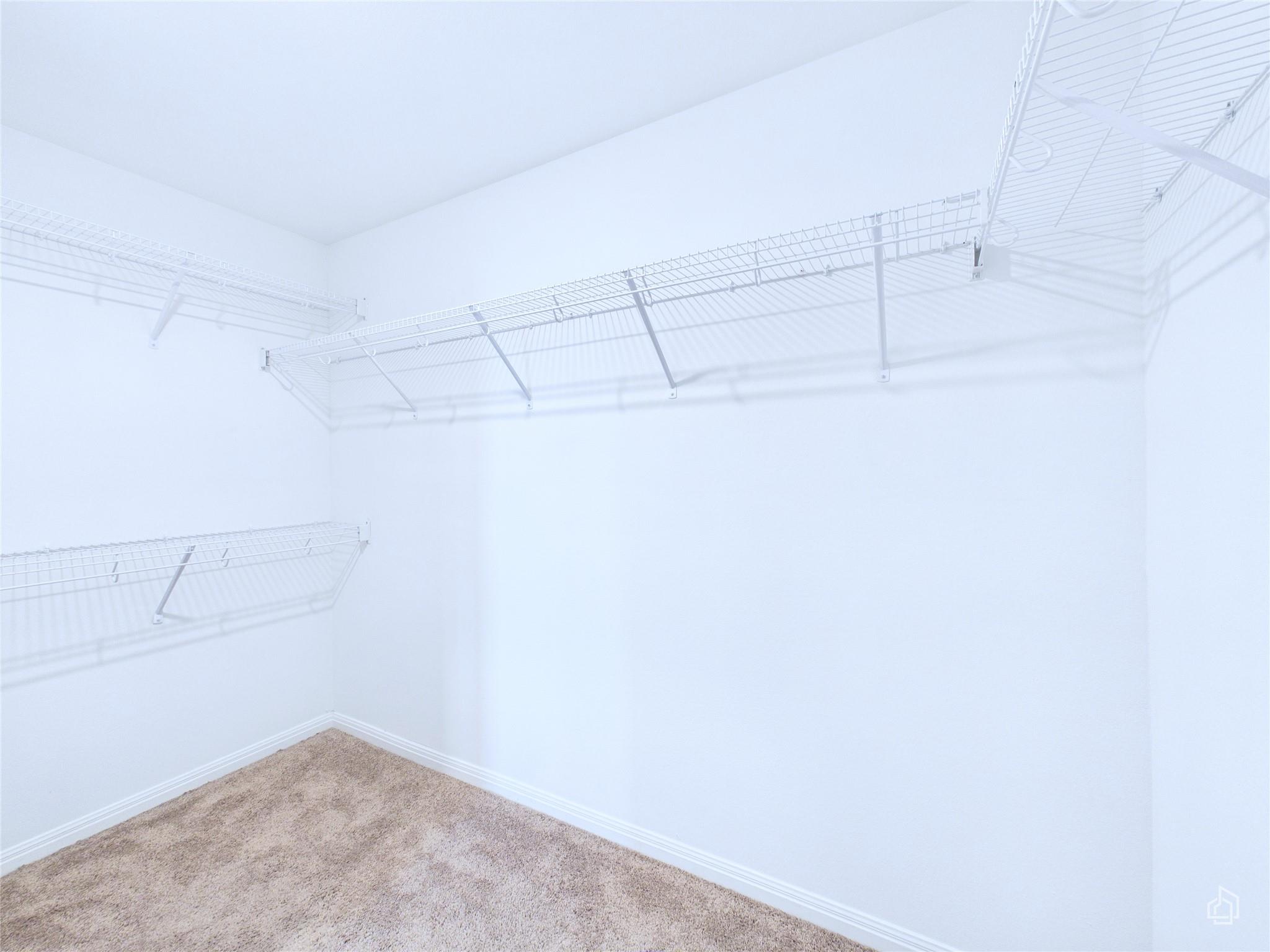 525 Riverdale Dr, Jarrell, TX 76537