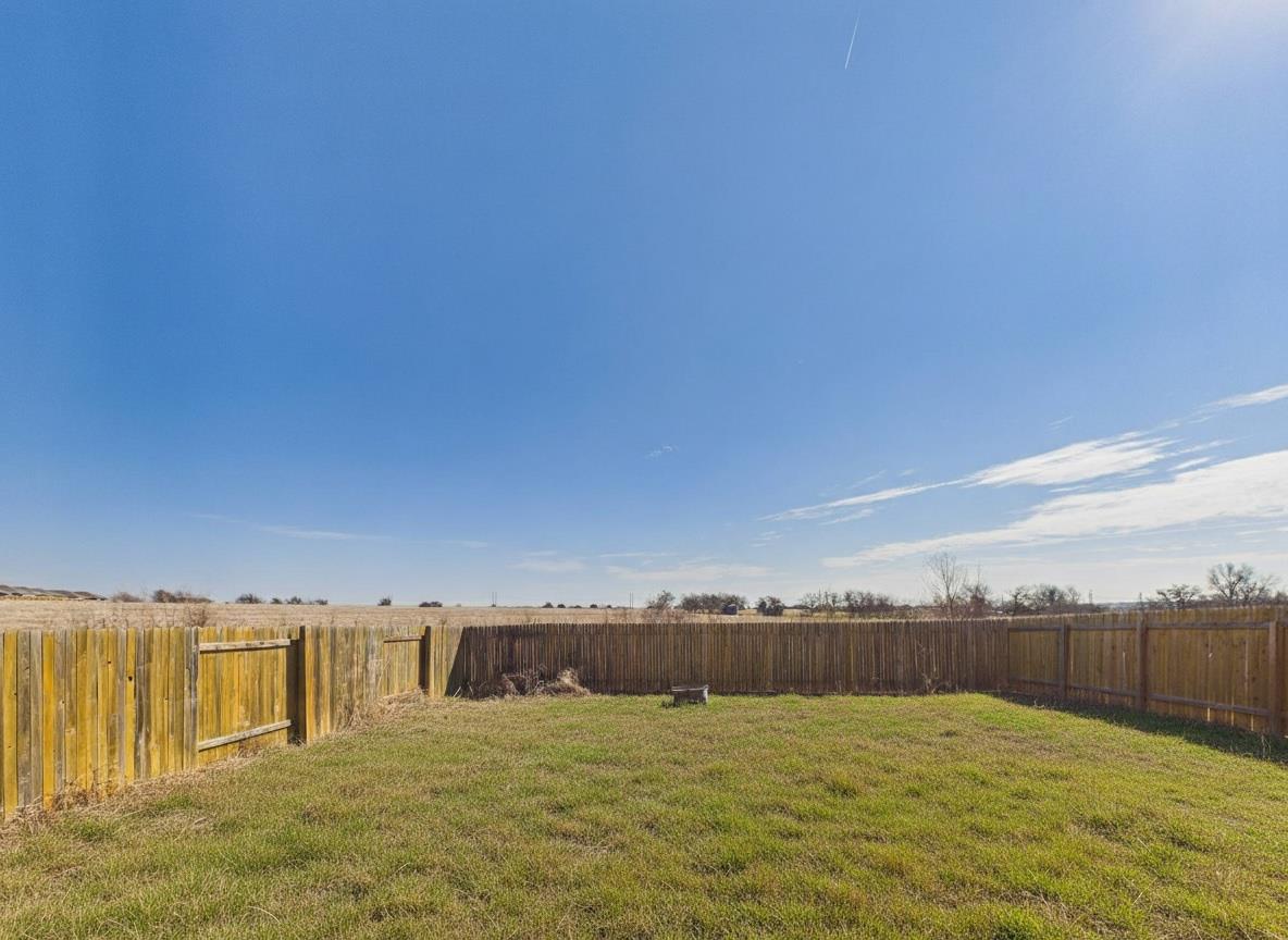 525 Riverdale Dr, Jarrell, TX 76537