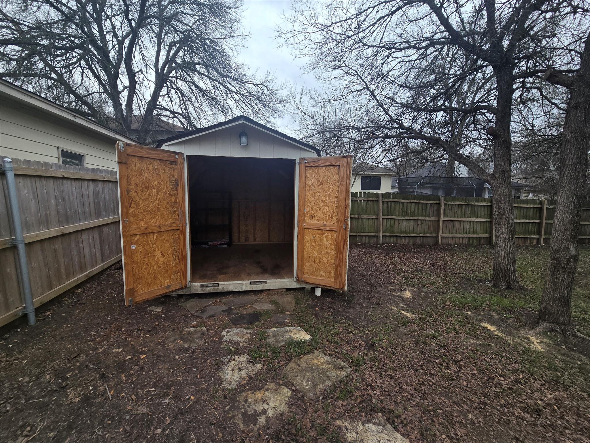 103 Hummingbird Ct, Cedar Creek, TX 78612