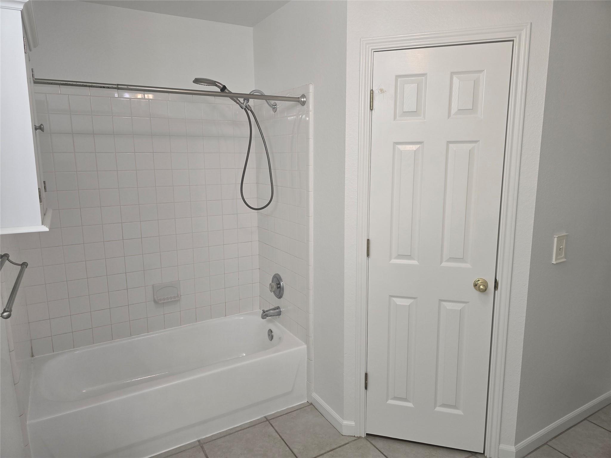 103 Hummingbird Ct, Cedar Creek, TX 78612